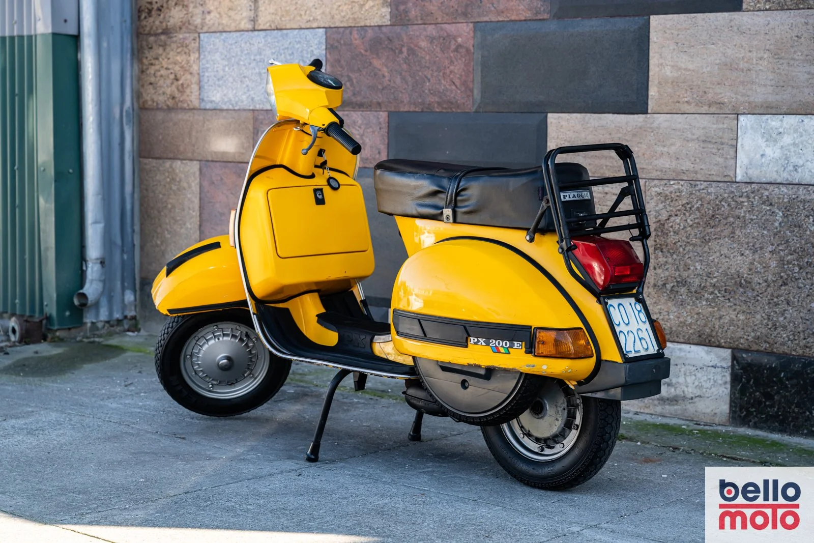 BM468-ITA151 1987 VESPA 200 PX Gialla_1600px-3.jpg