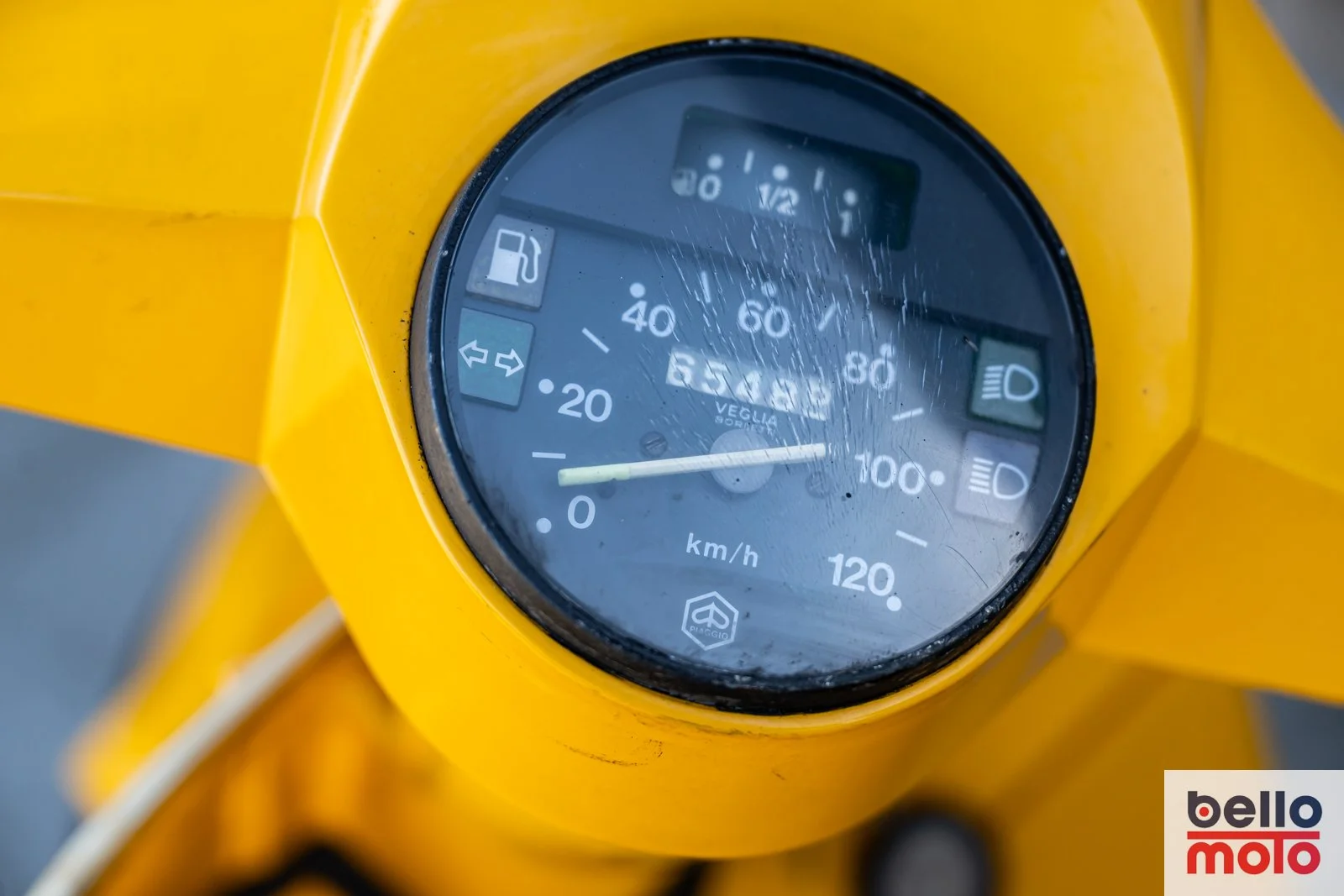BM468-ITA151 1987 VESPA 200 PX Gialla_1600px-6.jpg