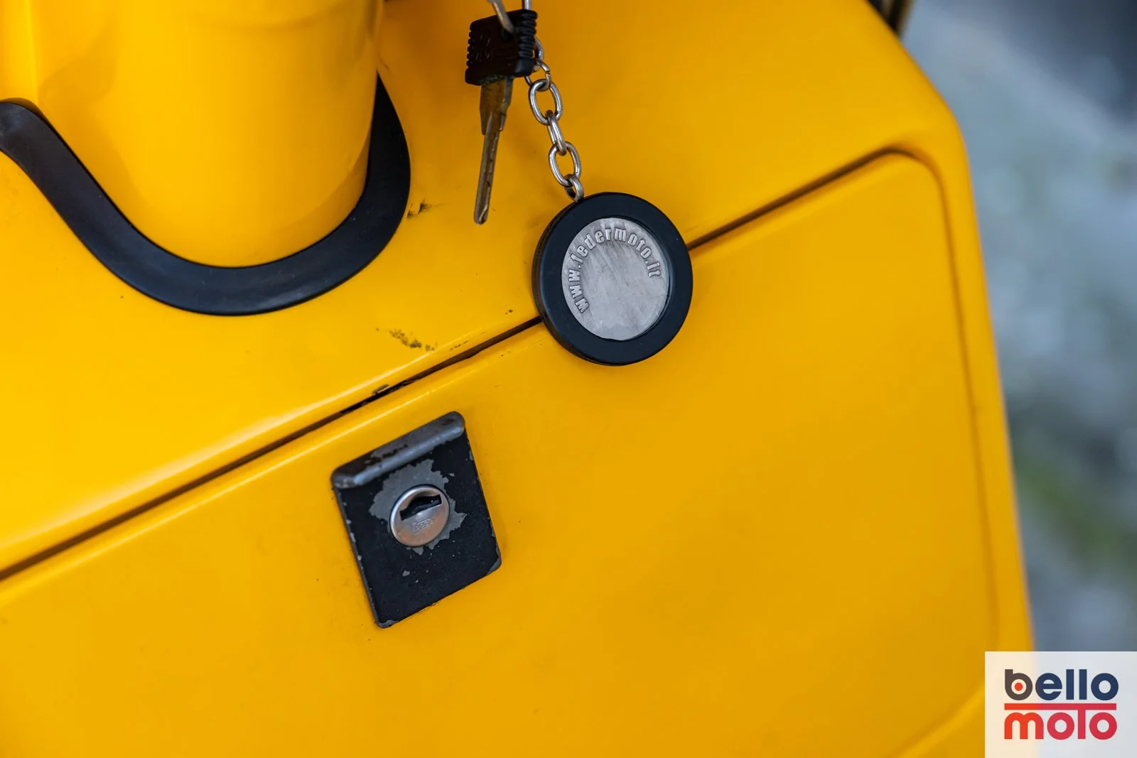 BM468-ITA151 1987 VESPA 200 PX Gialla_1600px-10.jpg