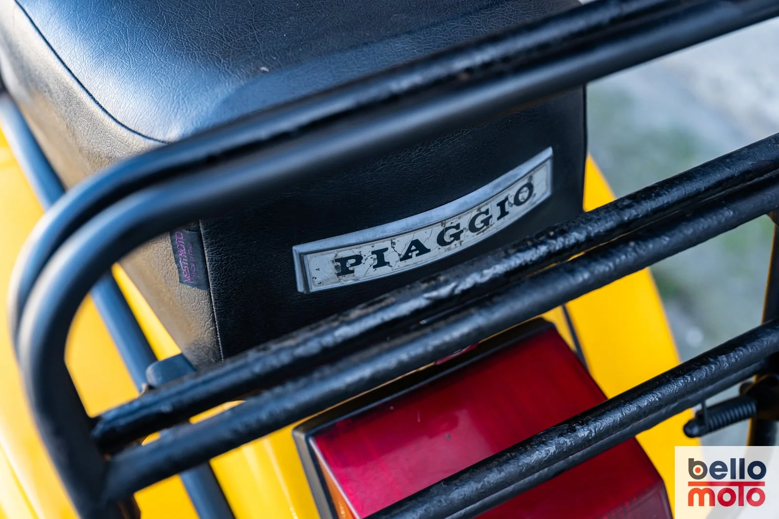 BM468-ITA151 1987 VESPA 200 PX Gialla_1600px-15.jpg