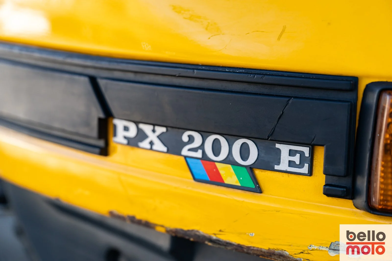 BM468-ITA151 1987 VESPA 200 PX Gialla_1600px-31.jpg