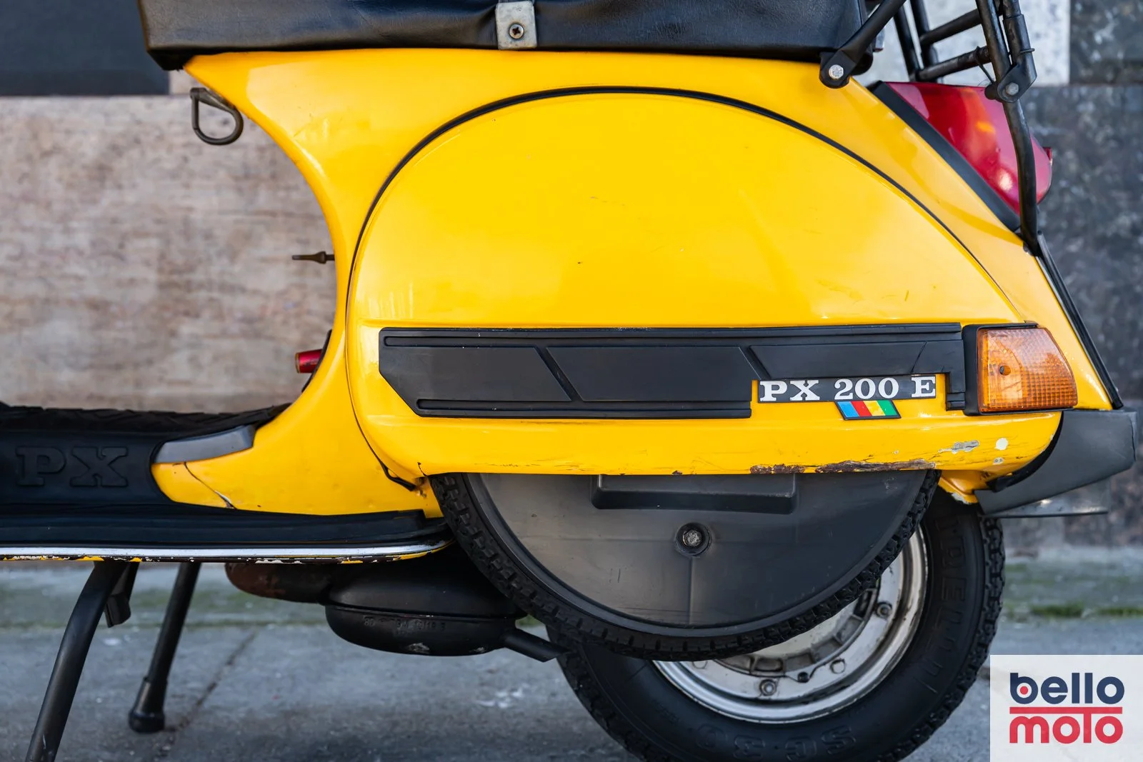 BM468-ITA151 1987 VESPA 200 PX Gialla_1600px-26.jpg