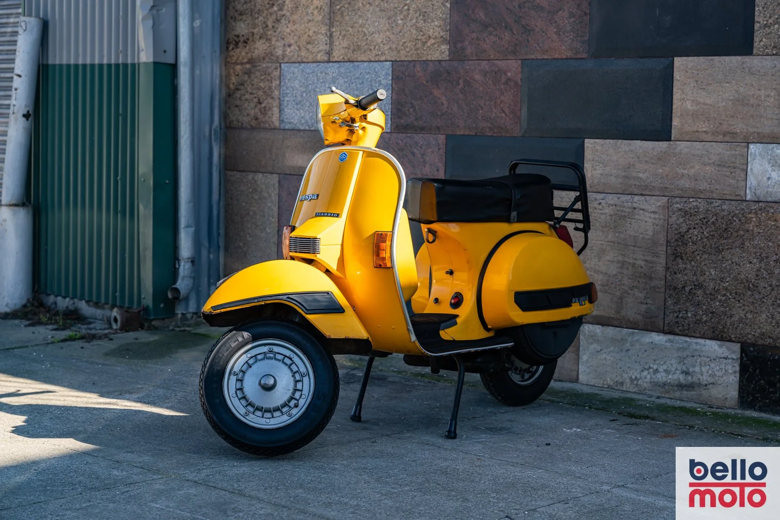 BM468-ITA151 1987 VESPA 200 PX Gialla_1600px-44.jpg