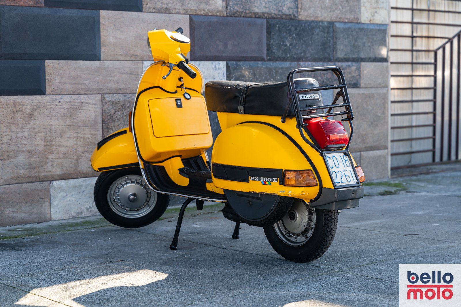 BM468-ITA151 1987 VESPA 200 PX Gialla_1600px-45.jpg