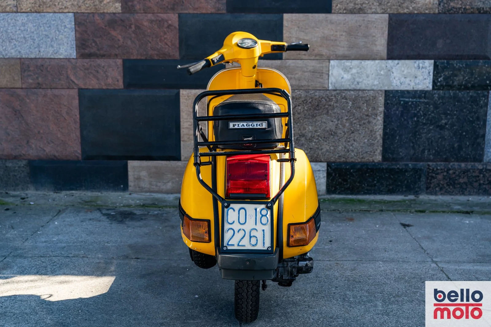 BM468-ITA151 1987 VESPA 200 PX Gialla_1600px-52.jpg