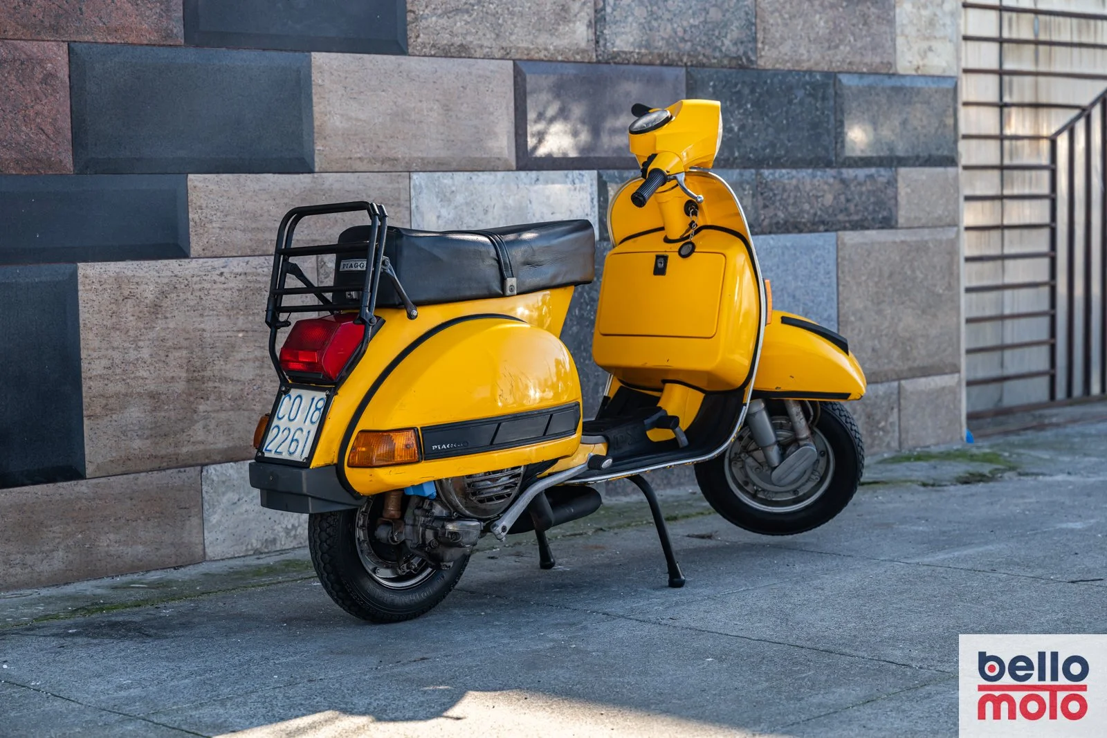BM468-ITA151 1987 VESPA 200 PX Gialla_1600px-65.jpg