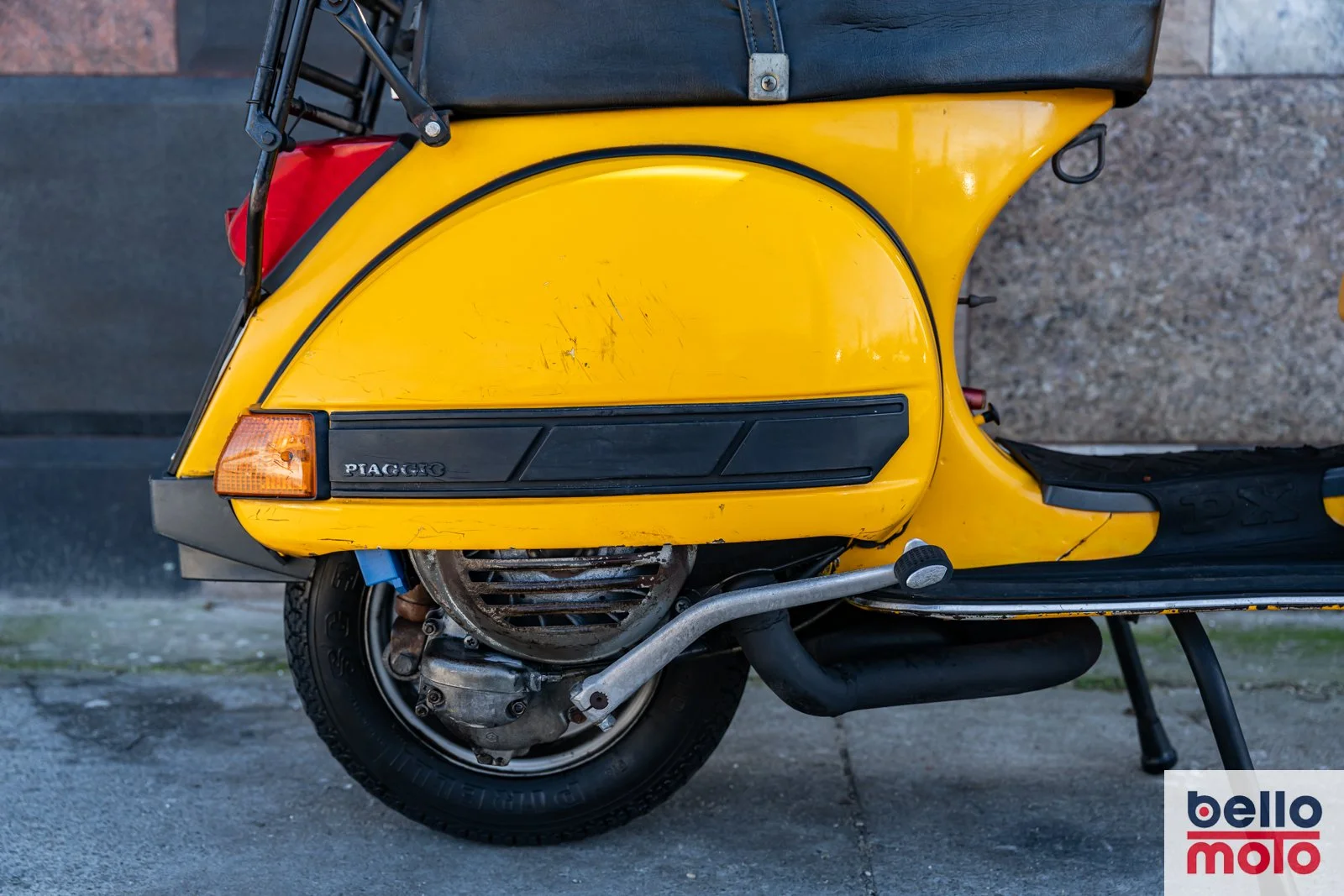 BM468-ITA151 1987 VESPA 200 PX Gialla_1600px-69.jpg