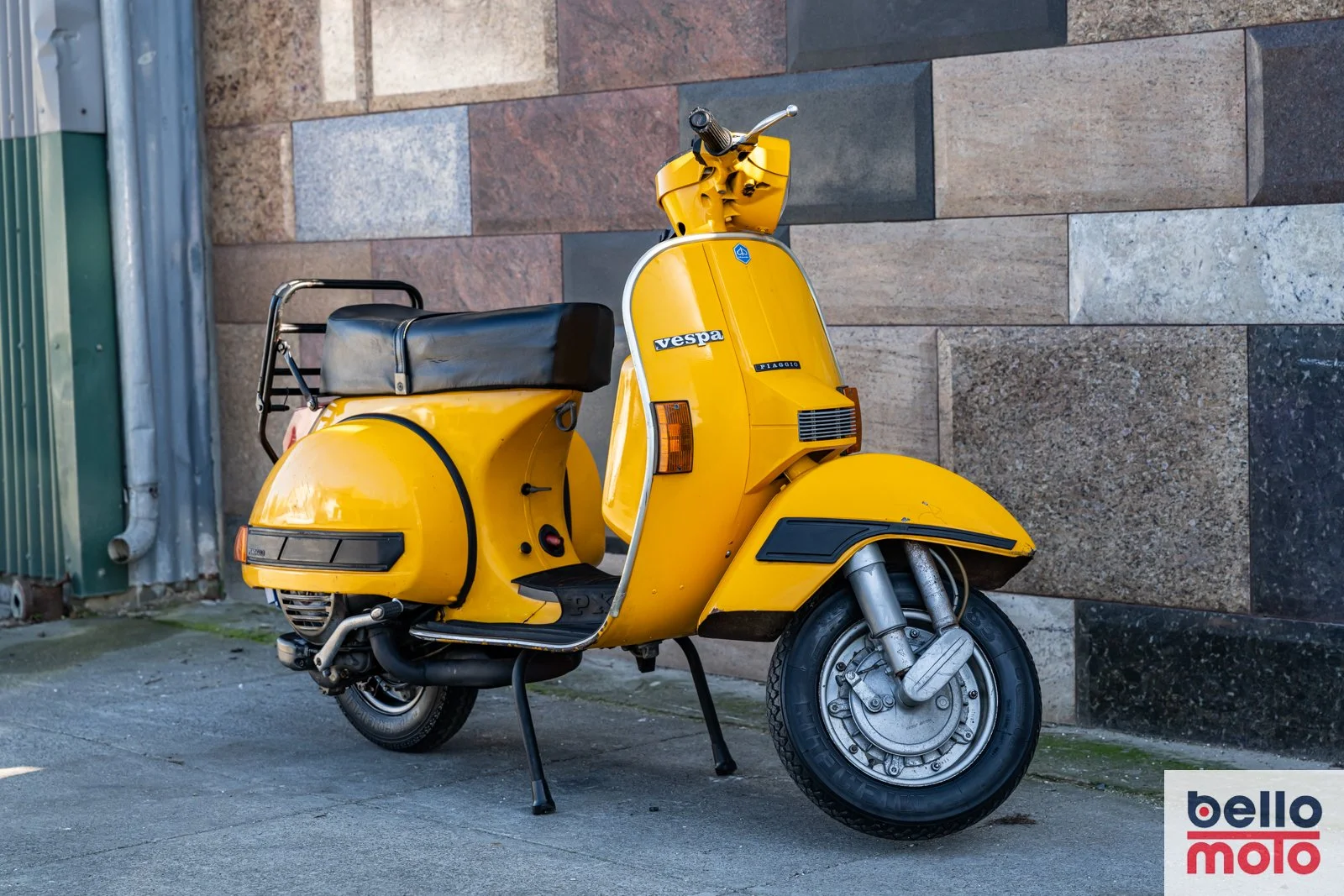 BM468-ITA151 1987 VESPA 200 PX Gialla_1600px-87.jpg