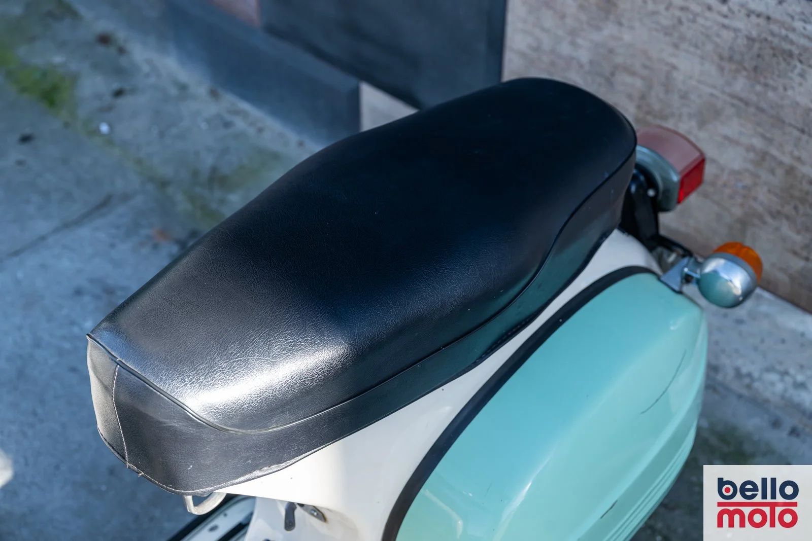 C12 1979 Vespa Rally 200 Cream-Green Consignment_1600px-14.jpg