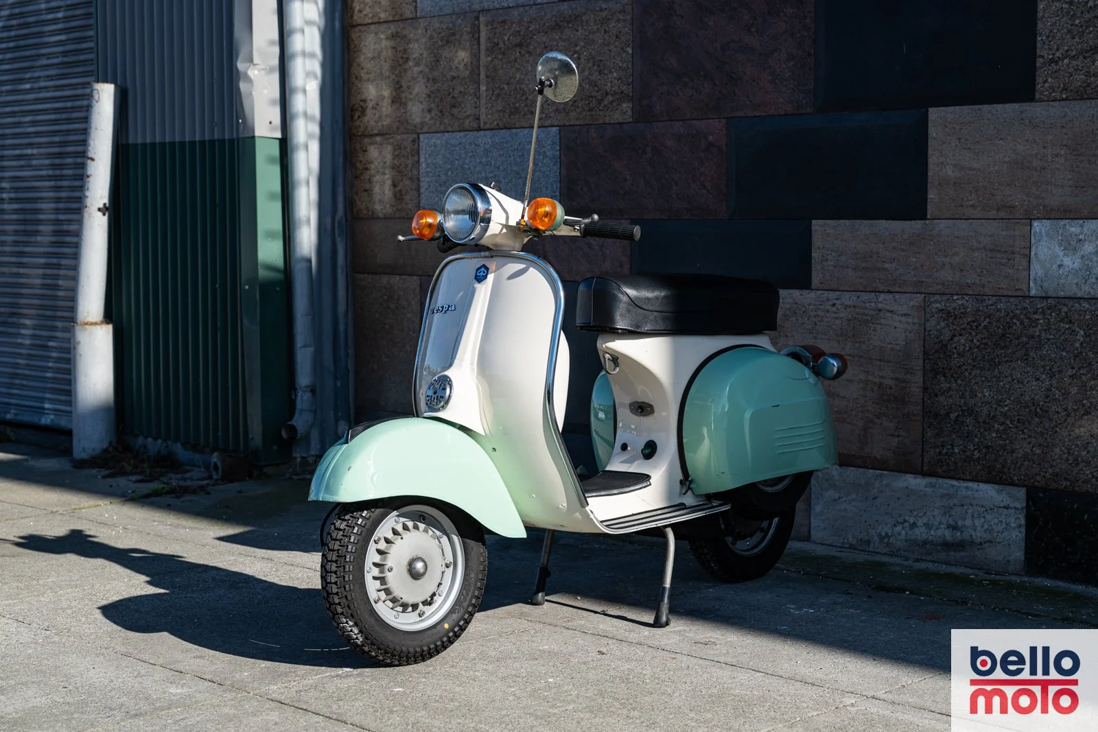 C12 1979 Vespa Rally 200 Cream-Green Consignment_1600px-15.jpg