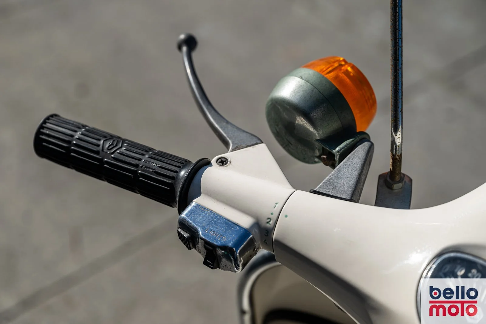 C12 1979 Vespa Rally 200 Cream-Green Consignment_1600px-26.jpg