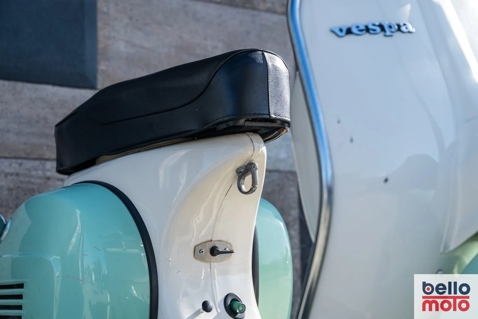 C12 1979 Vespa Rally 200 Cream-Green Consignment_1600px-39.jpg