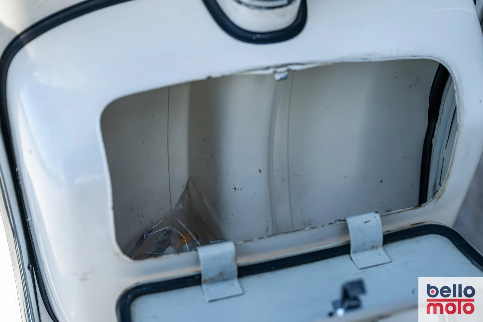 C12 1979 Vespa Rally 200 Cream-Green Consignment_1600px-55.jpg