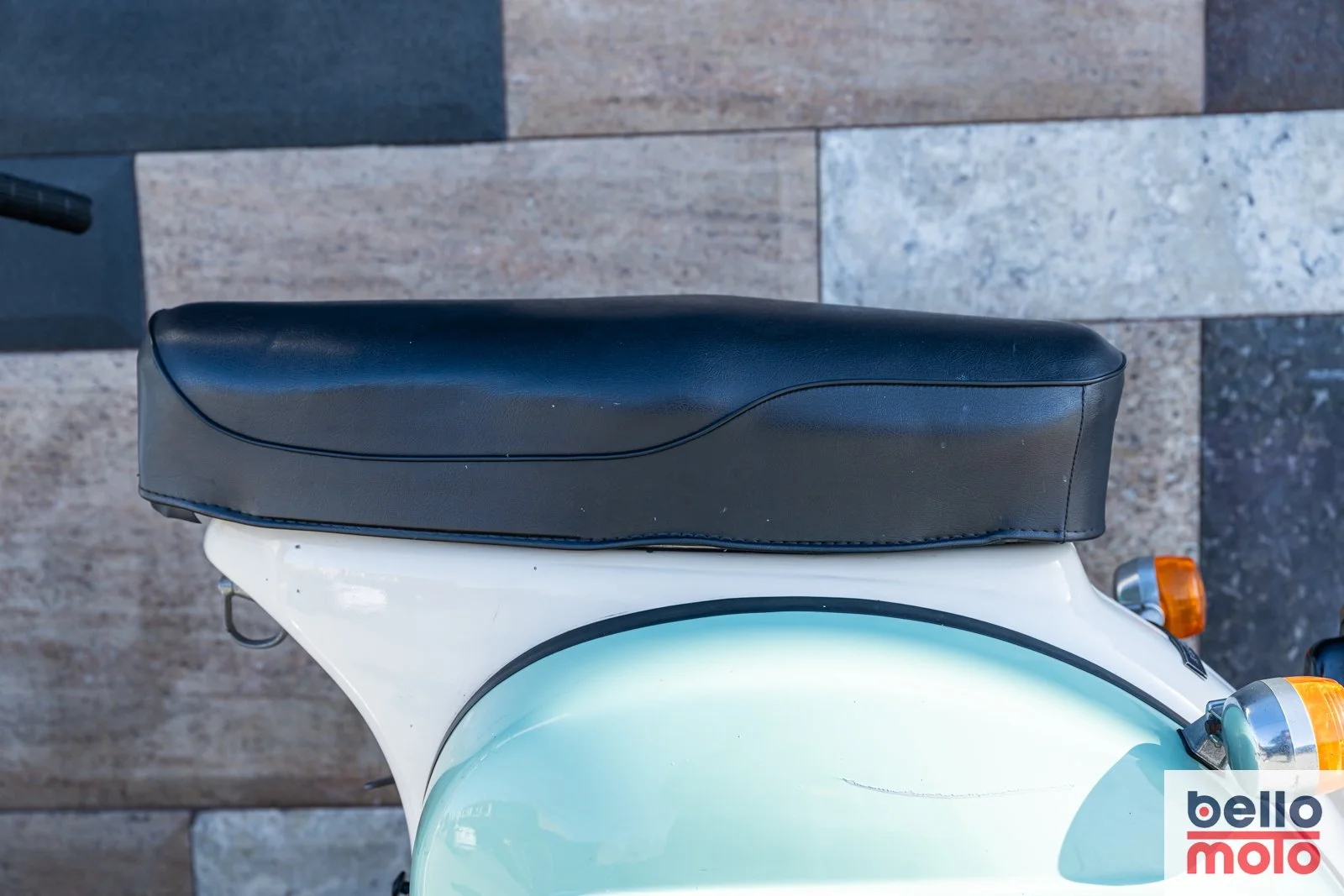 C12 1979 Vespa Rally 200 Cream-Green Consignment_1600px-62.jpg