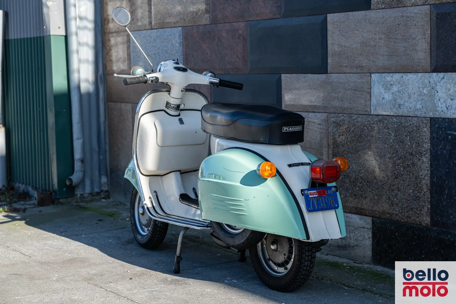 C12 1979 Vespa Rally 200 Cream-Green Consignment_1600px-69.jpg