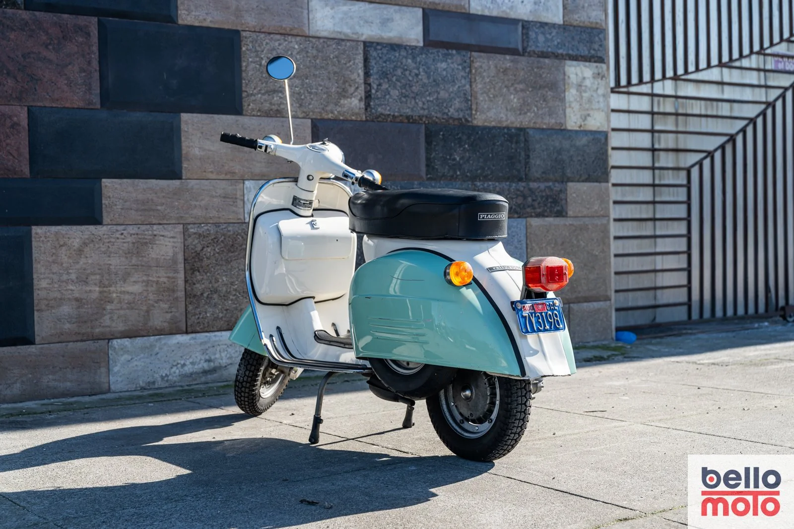C12 1979 Vespa Rally 200 Cream-Green Consignment_1600px-77.jpg