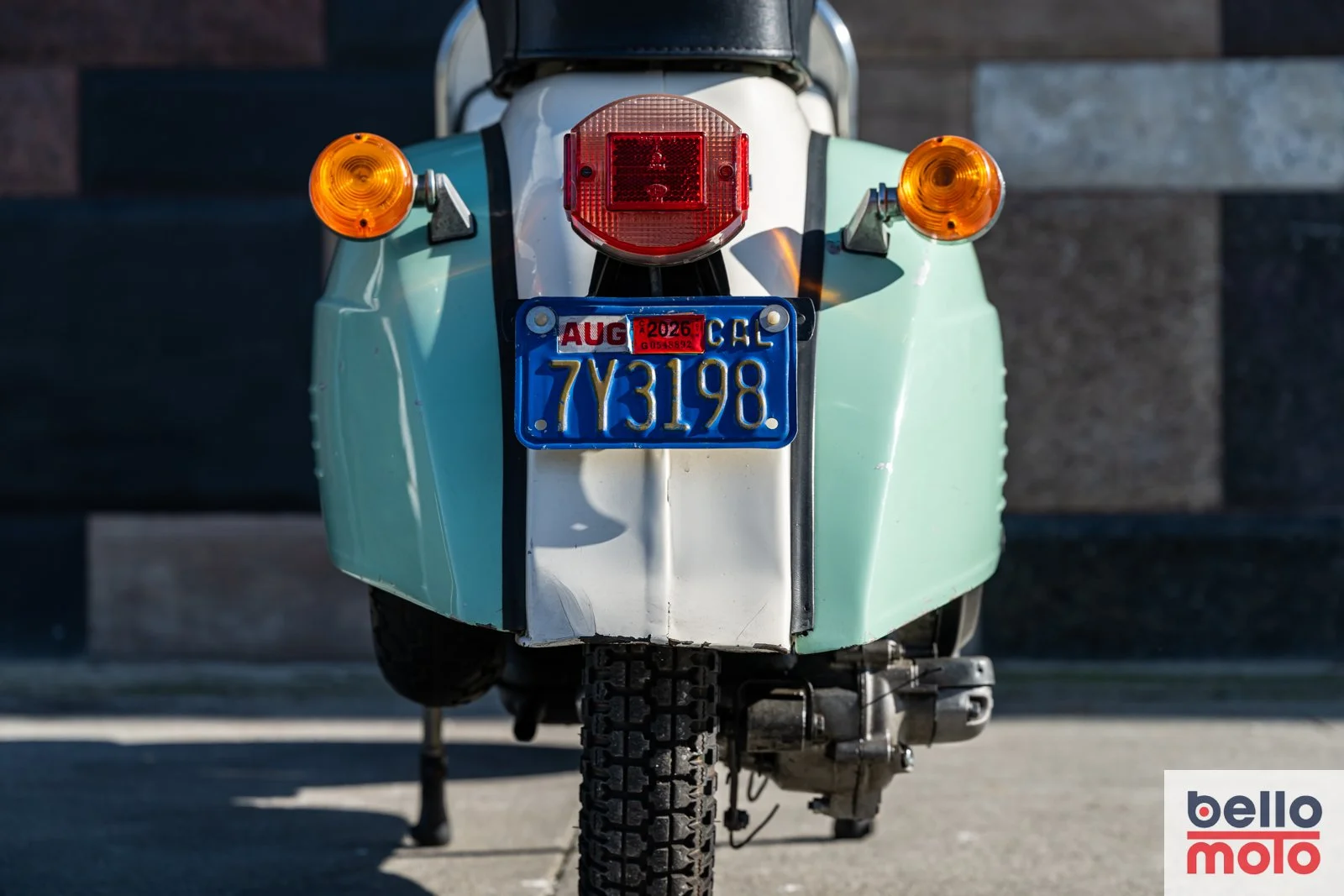 C12 1979 Vespa Rally 200 Cream-Green Consignment_1600px-85.jpg