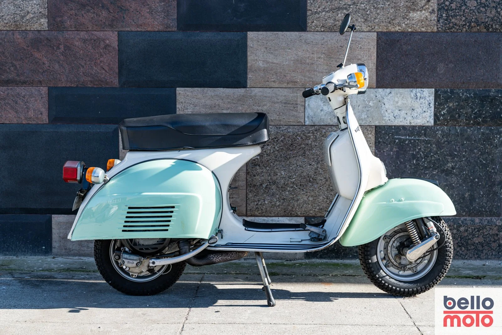 C12 1979 Vespa Rally 200 Cream-Green Consignment_1600px-96.jpg