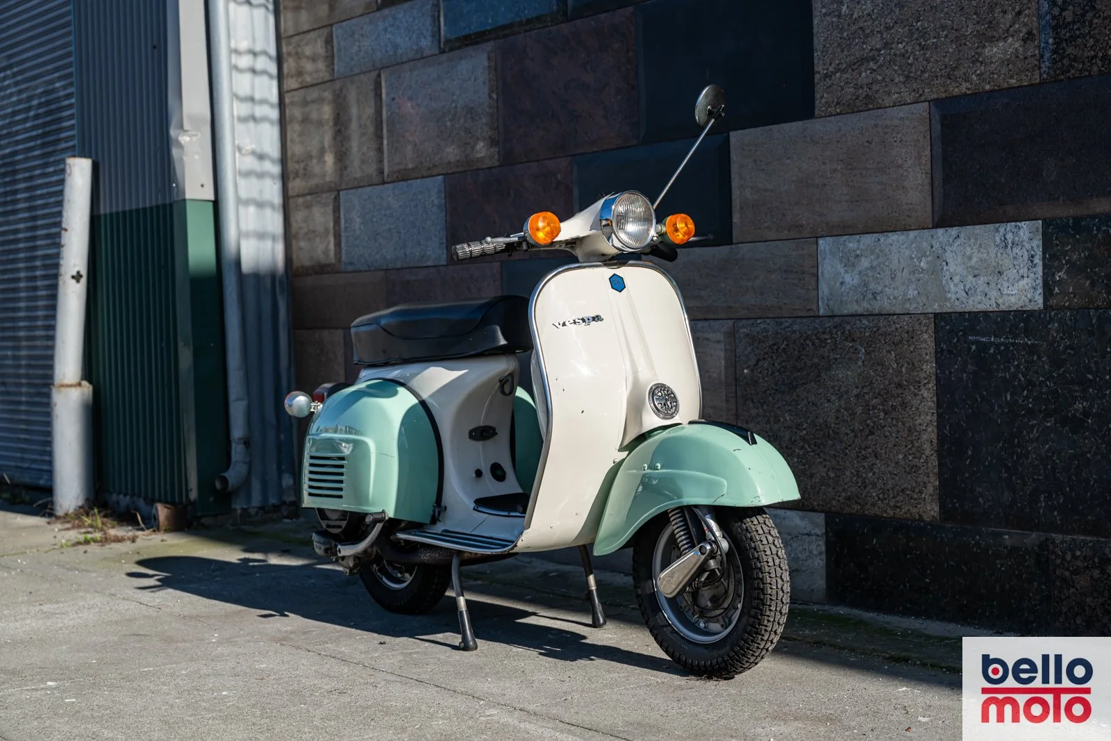 C12 1979 Vespa Rally 200 Cream-Green Consignment_1600px-110.jpg