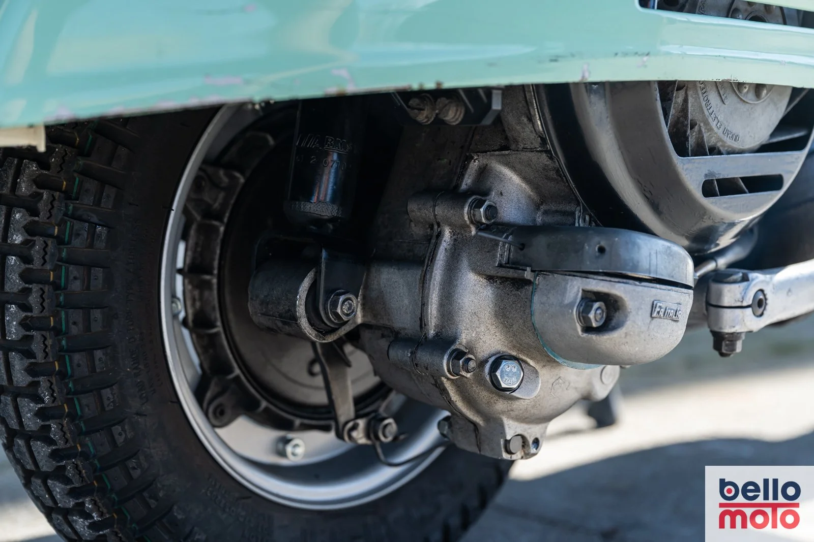 C12 1979 Vespa Rally 200 Cream-Green Consignment_1600px-113.jpg