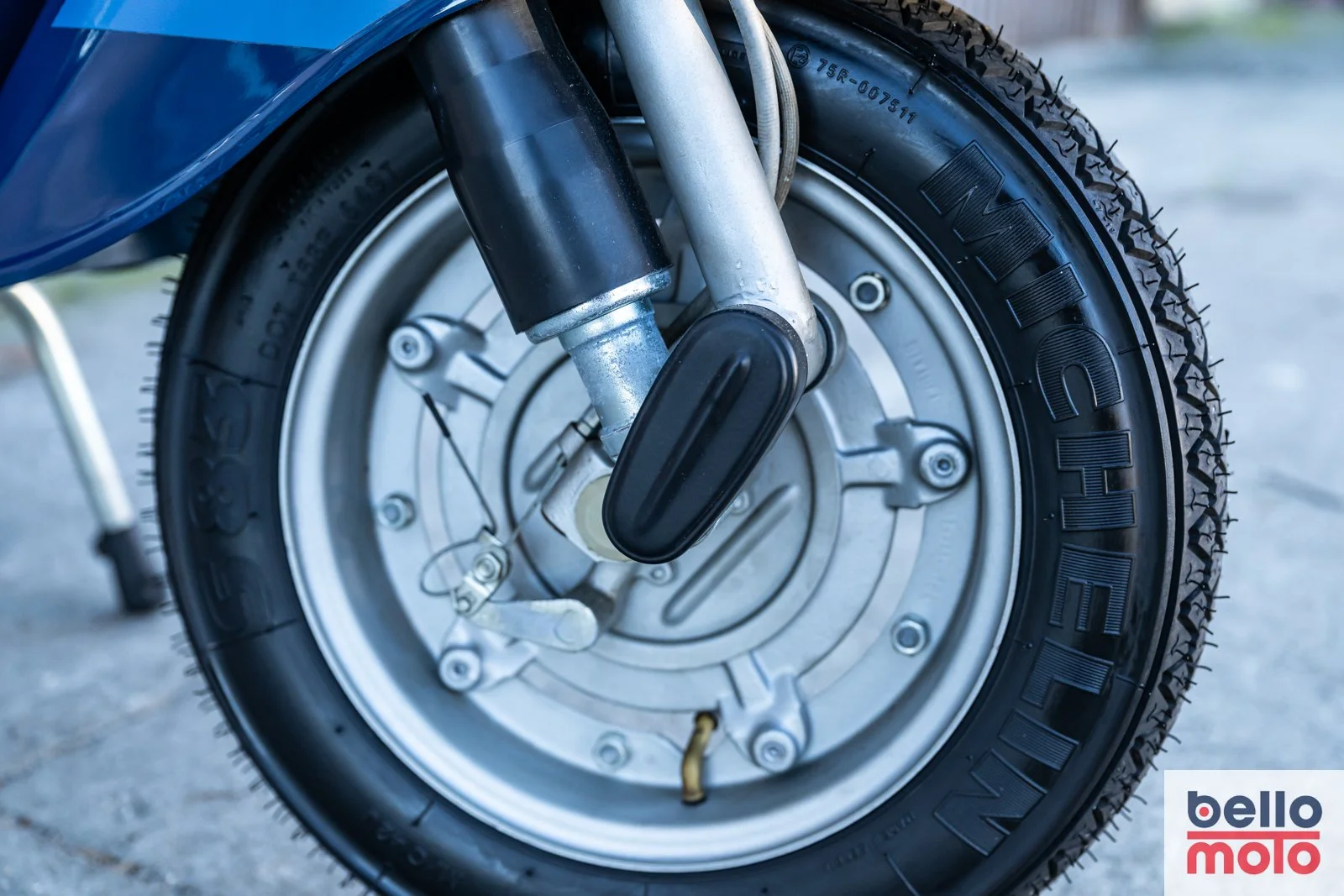 BM484 Vespa ET3 125 Blue Andrea_1600px-76.jpg