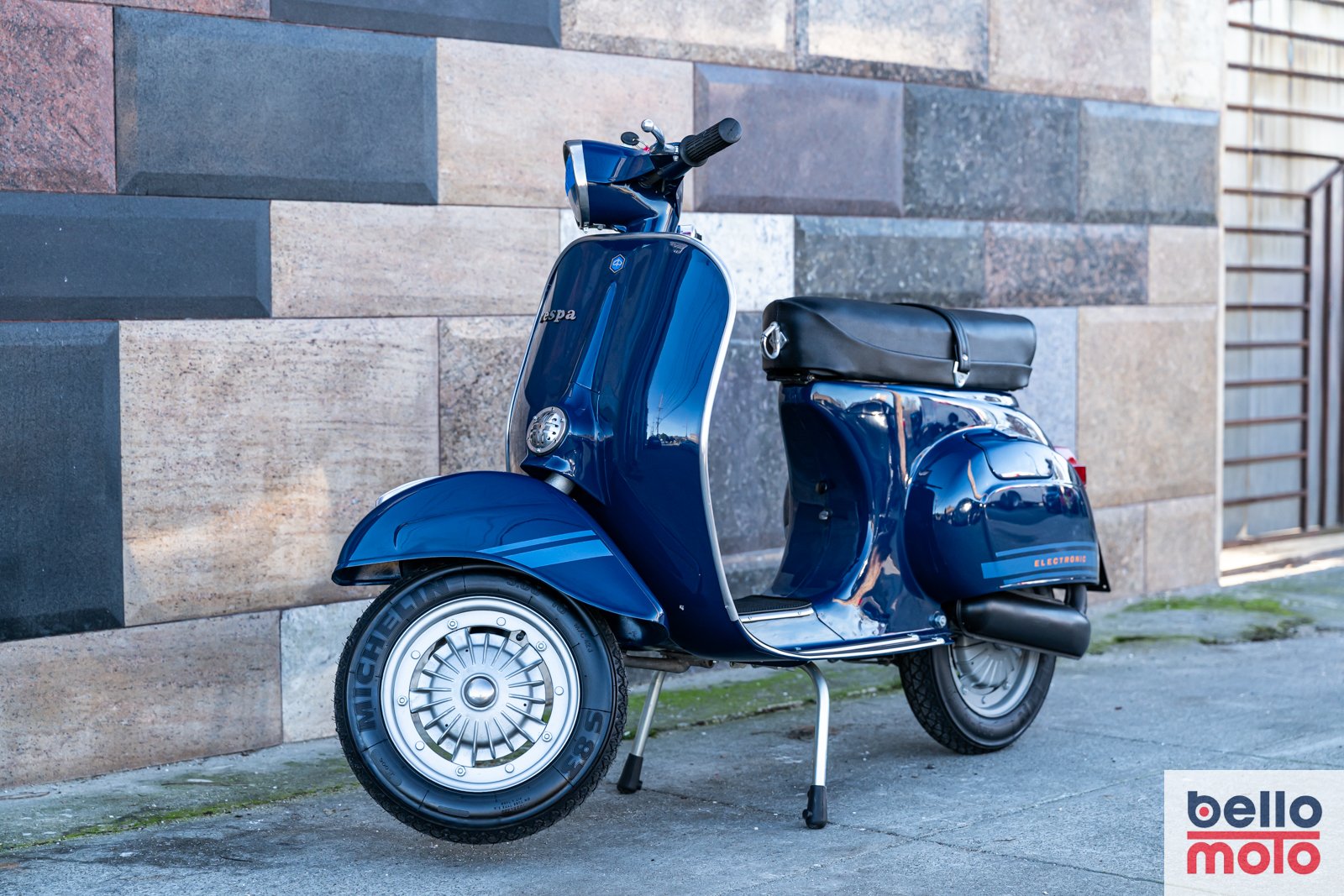 BM484 Vespa ET3 125 Blue Andrea_1600px.jpg