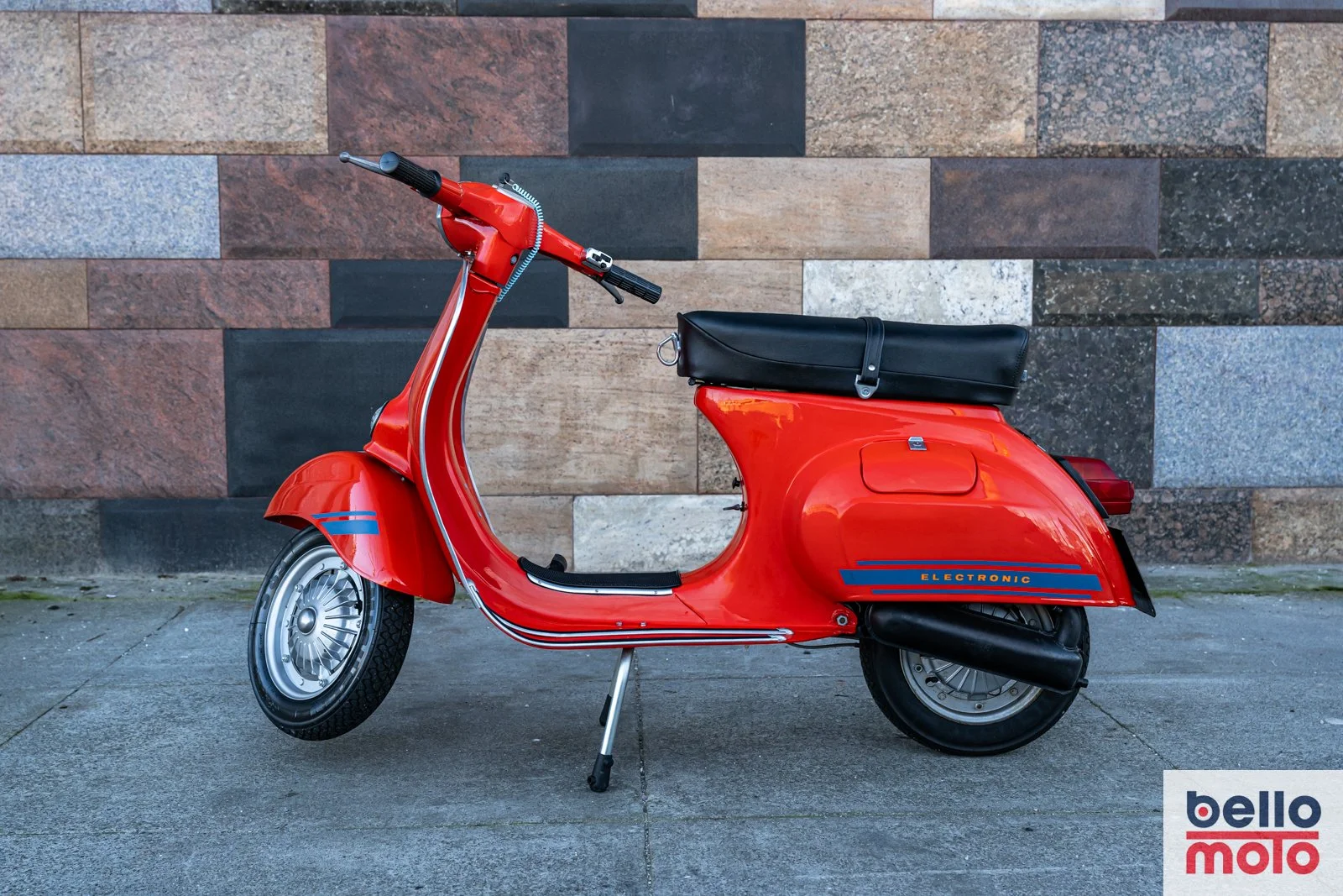 BM485 Vespa ET3 125 Red Andrea_1600px-2.jpg