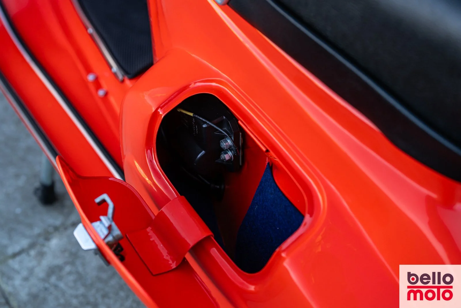 BM485 Vespa ET3 125 Red Andrea_1600px-8.jpg