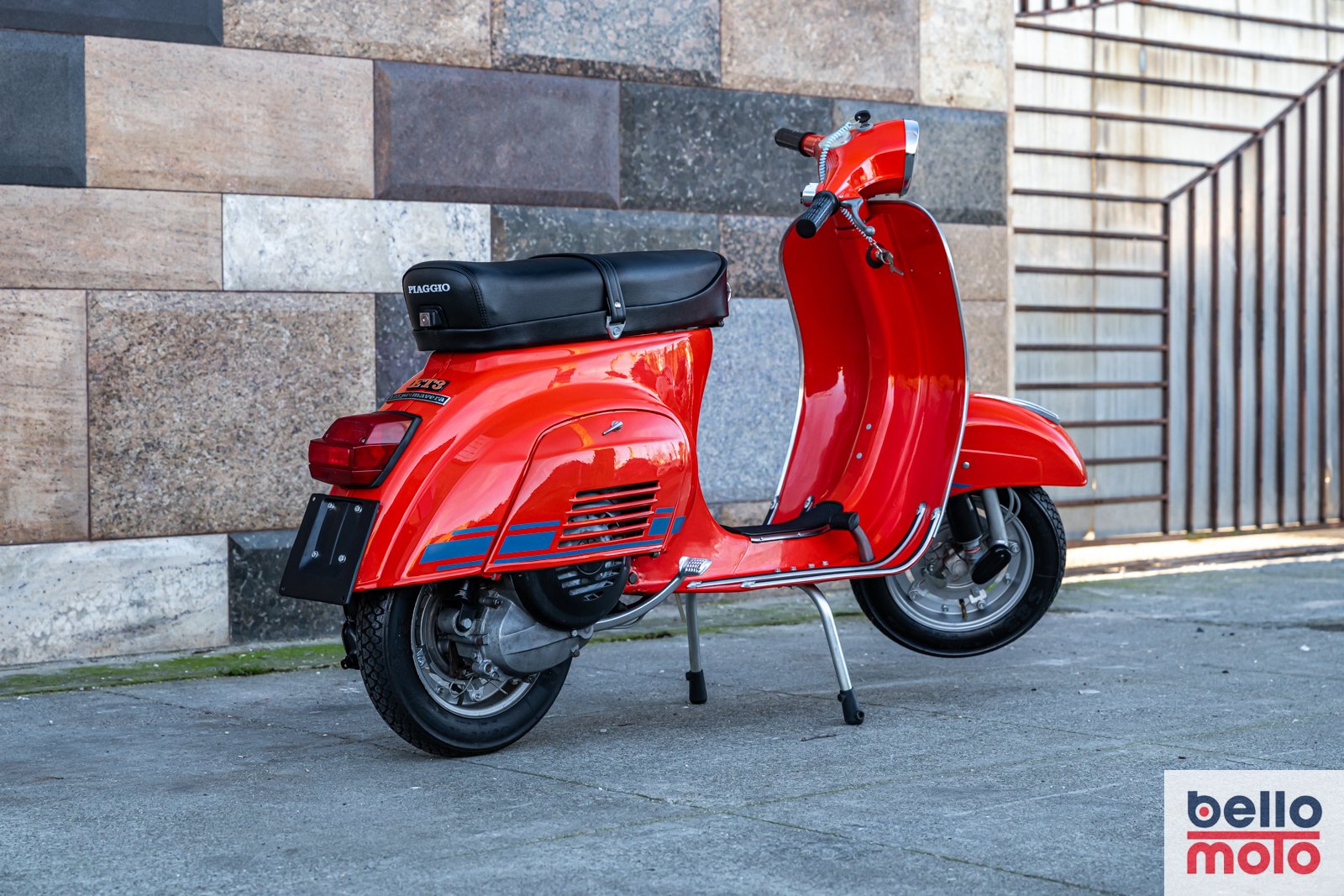 BM485 Vespa ET3 125 Red Andrea_1600px-61.jpg