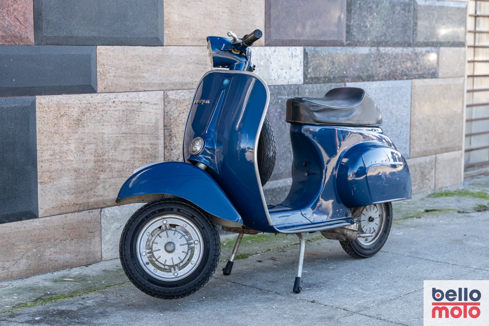 BM470 Vespa 50 Blue_1600px-2.jpg
