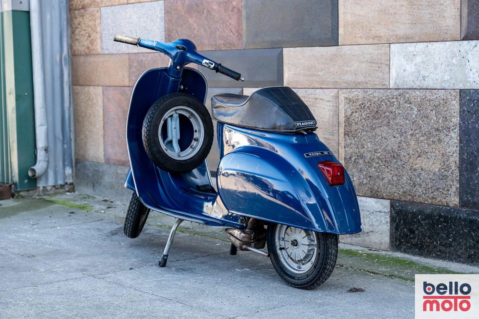 BM470 Vespa 50 Blue_1600px-3.jpg