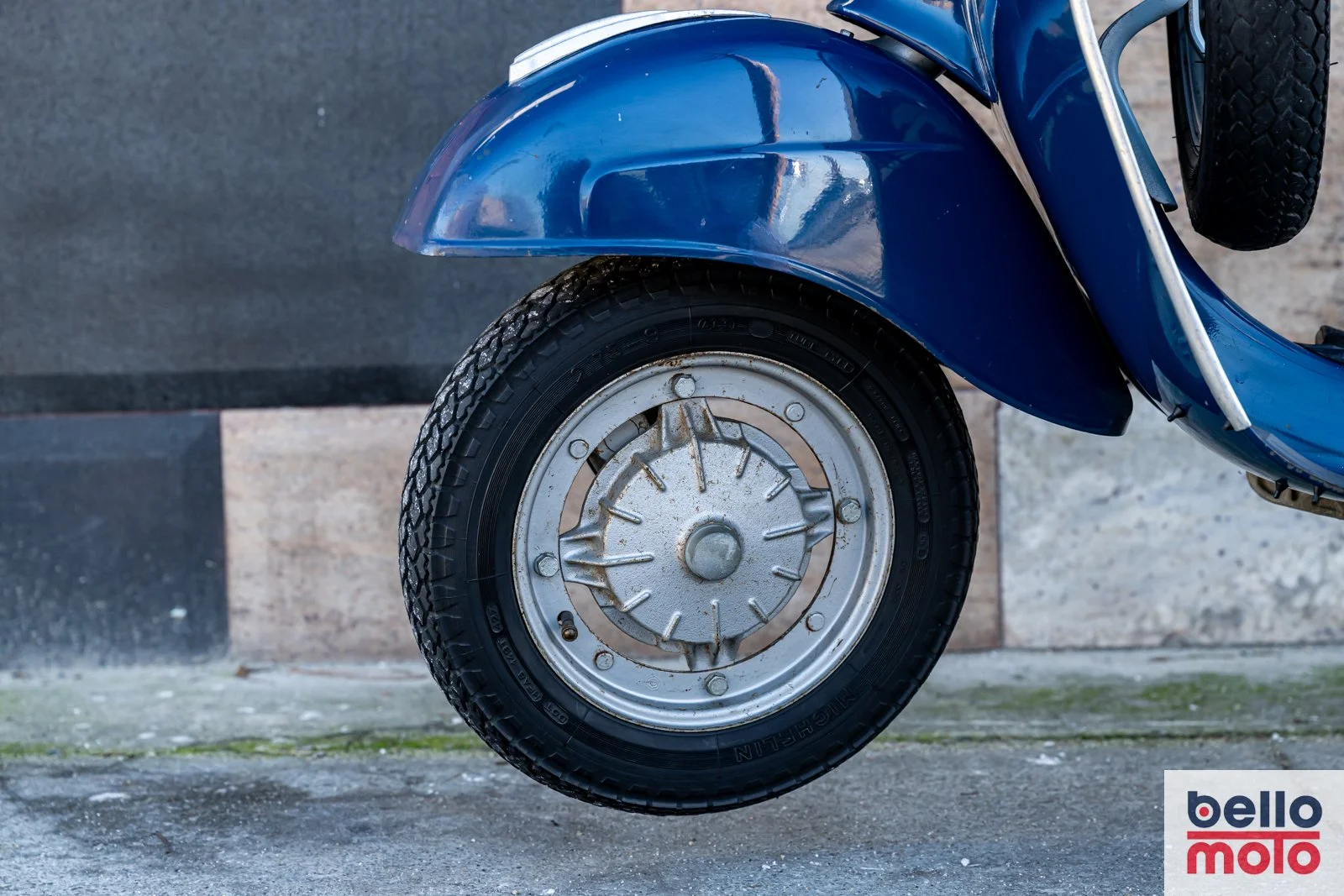 BM470 Vespa 50 Blue_1600px-4.jpg