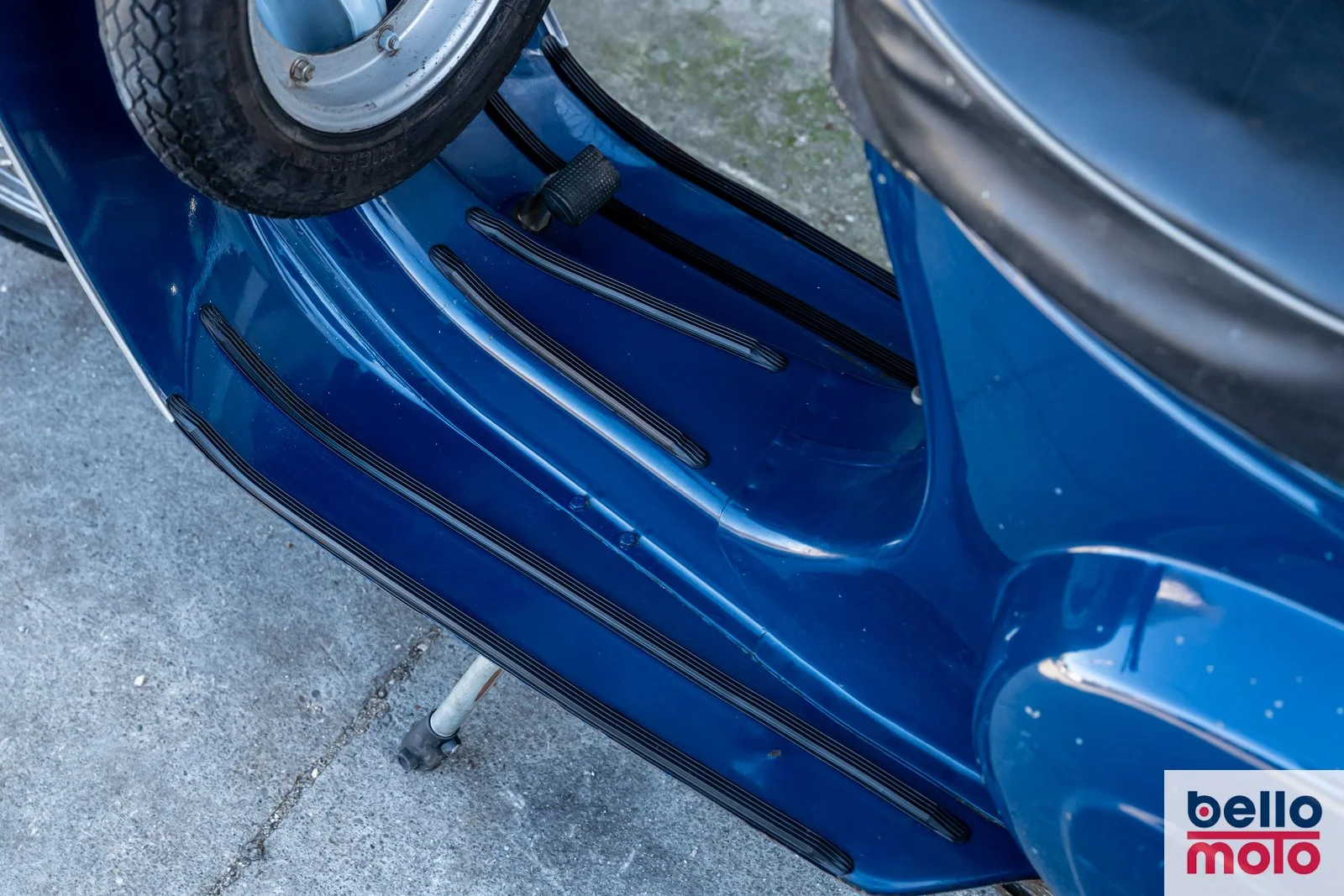 BM470 Vespa 50 Blue_1600px-18.jpg