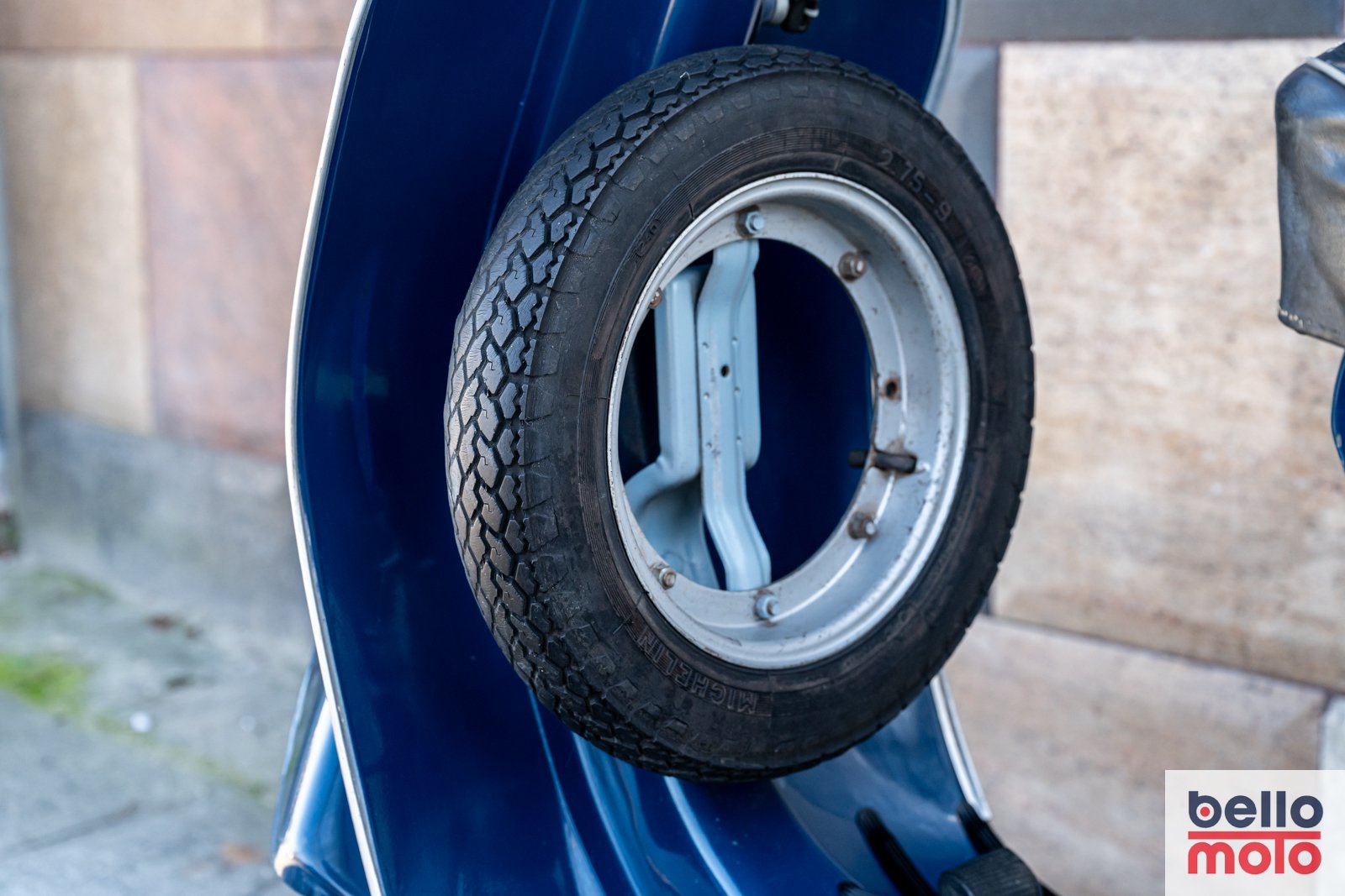 BM470 Vespa 50 Blue_1600px-29.jpg