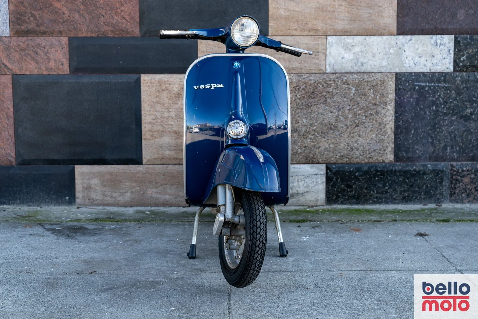 BM470 Vespa 50 Blue_1600px-57.jpg