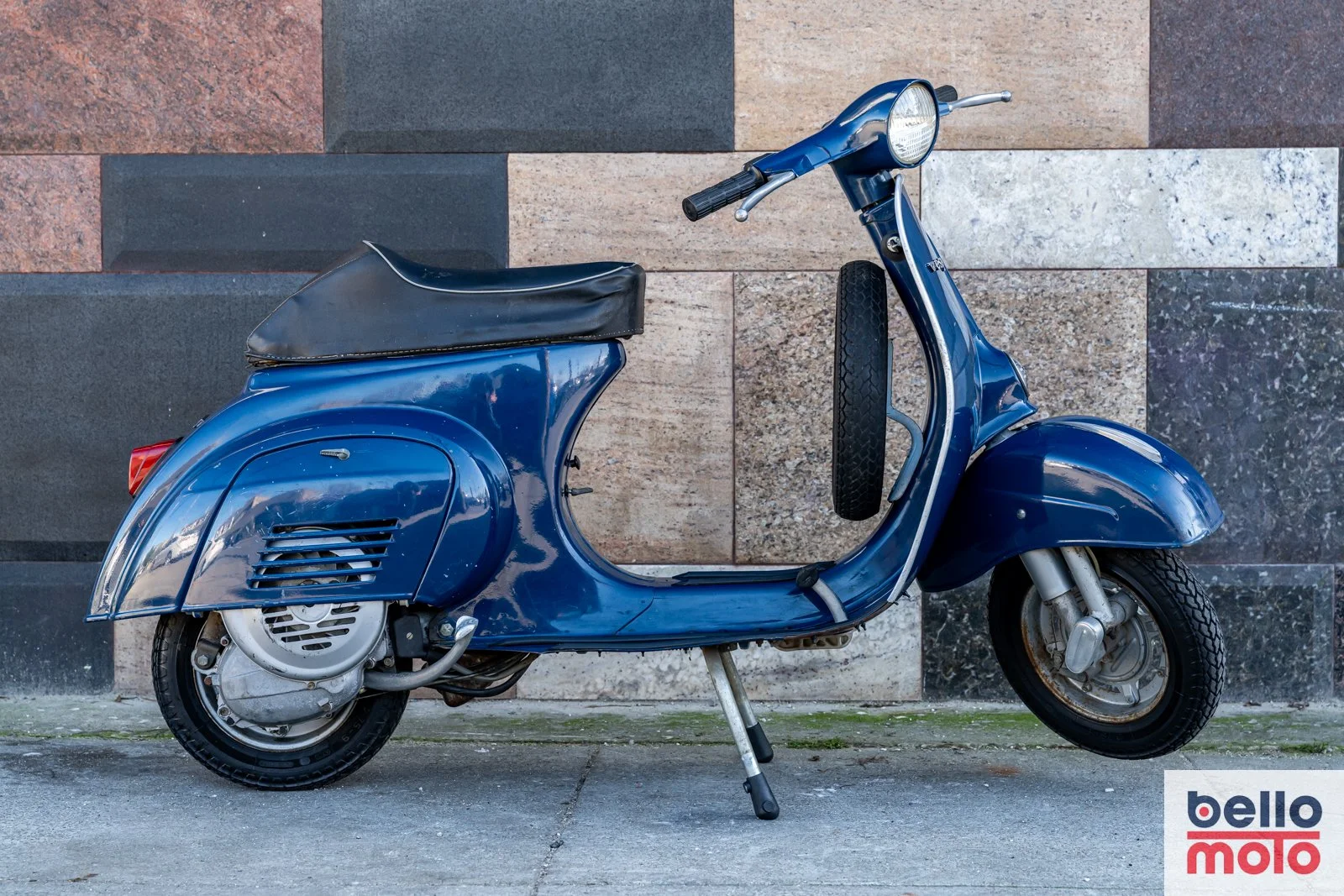 BM470 Vespa 50 Blue_1600px-68.jpg