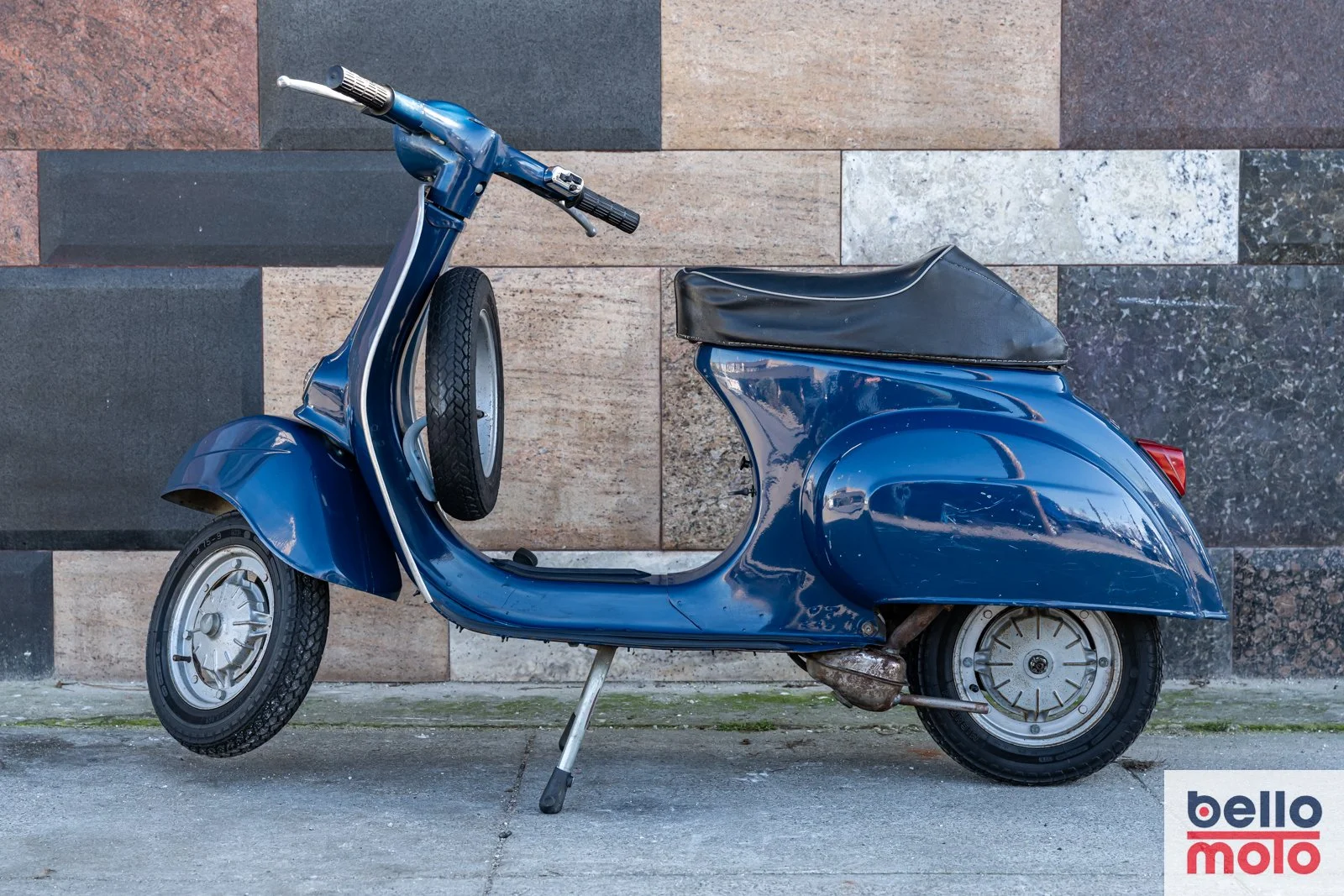 BM470 Vespa 50 Blue_1600px.jpg