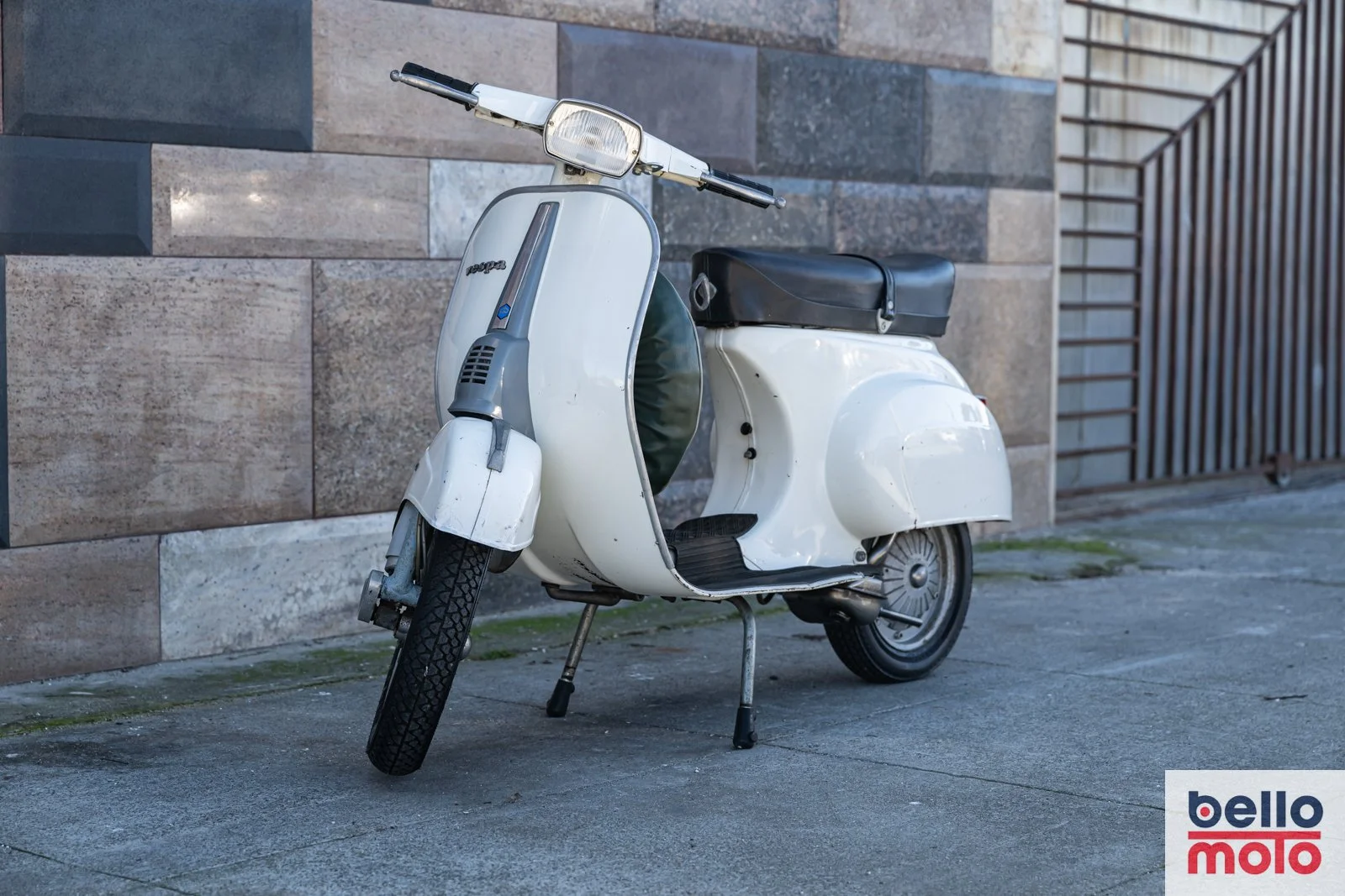 BM473 Vespa 50 Special Bianca_1600px-2.jpg