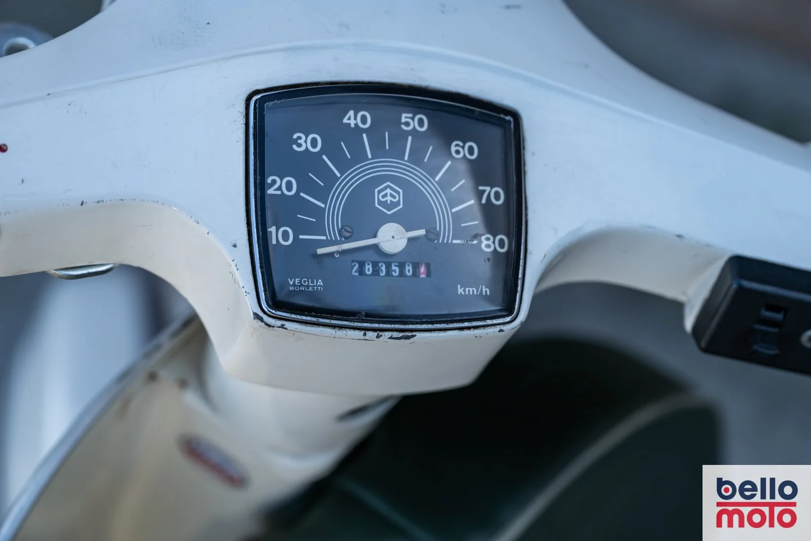 BM473 Vespa 50 Special Bianca_1600px-5.jpg