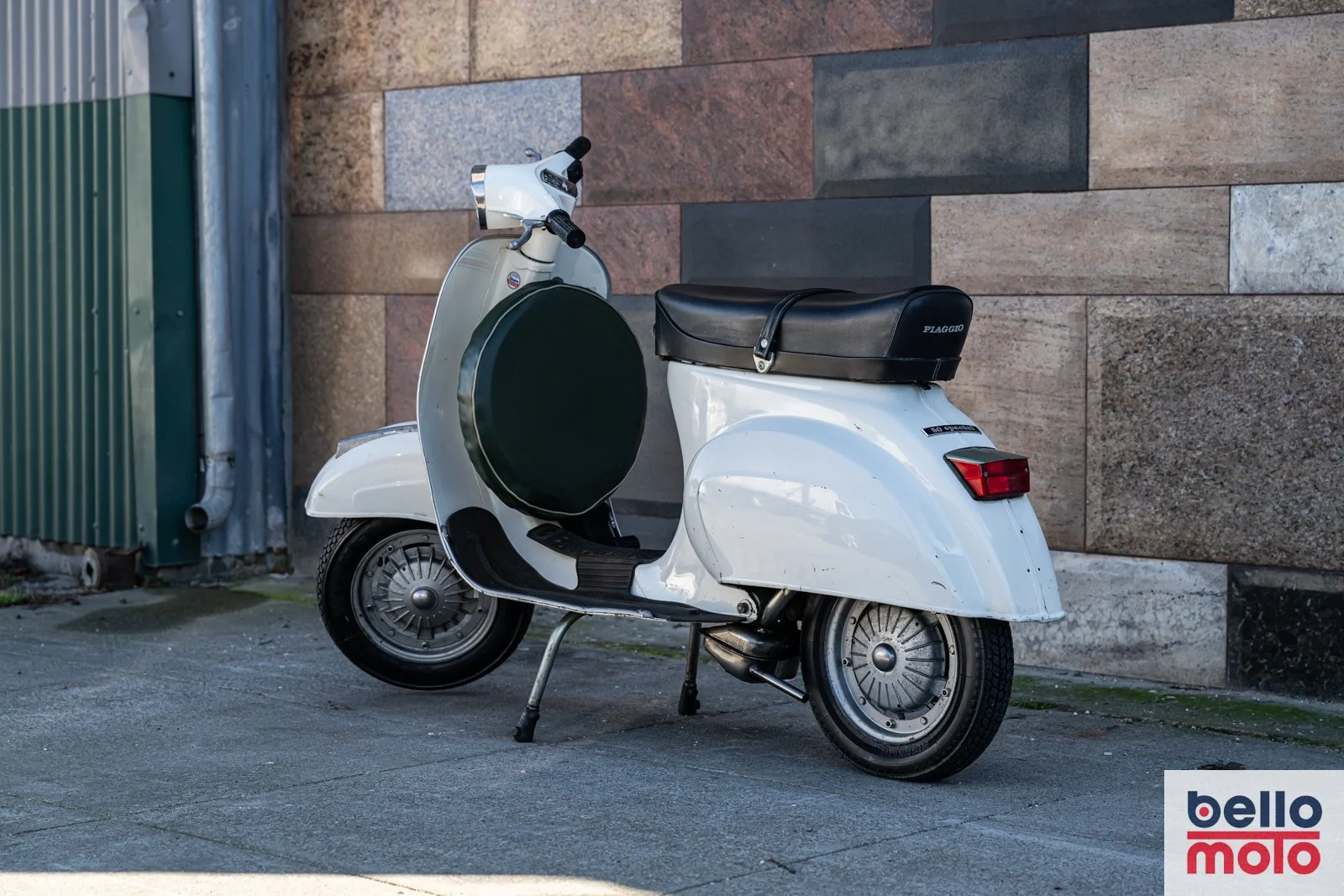 BM473 Vespa 50 Special Bianca_1600px-4.jpg