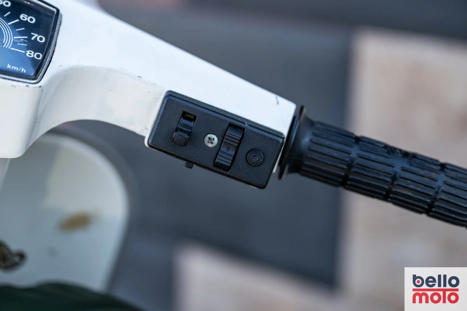 BM473 Vespa 50 Special Bianca_1600px-6.jpg