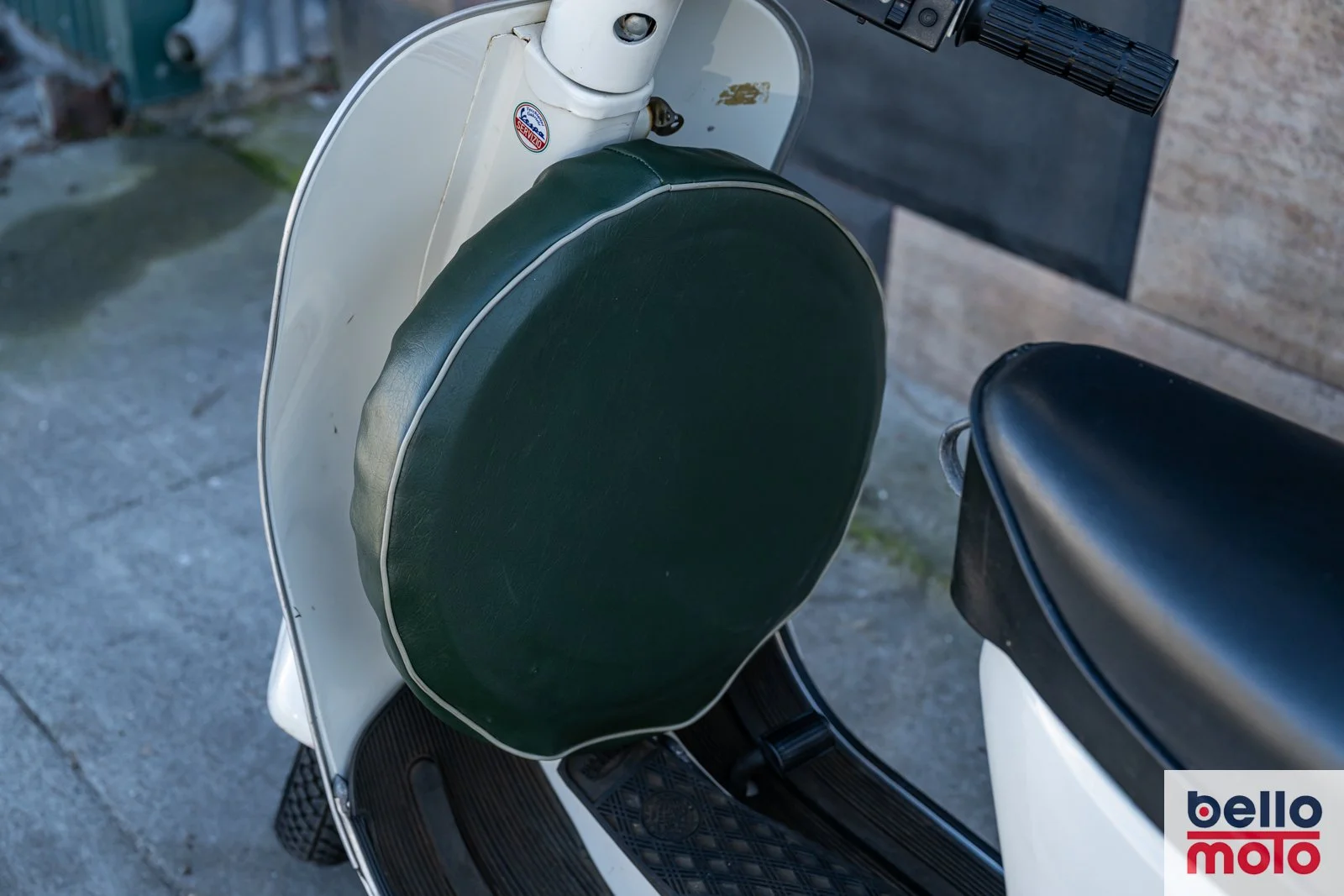 BM473 Vespa 50 Special Bianca_1600px-10.jpg