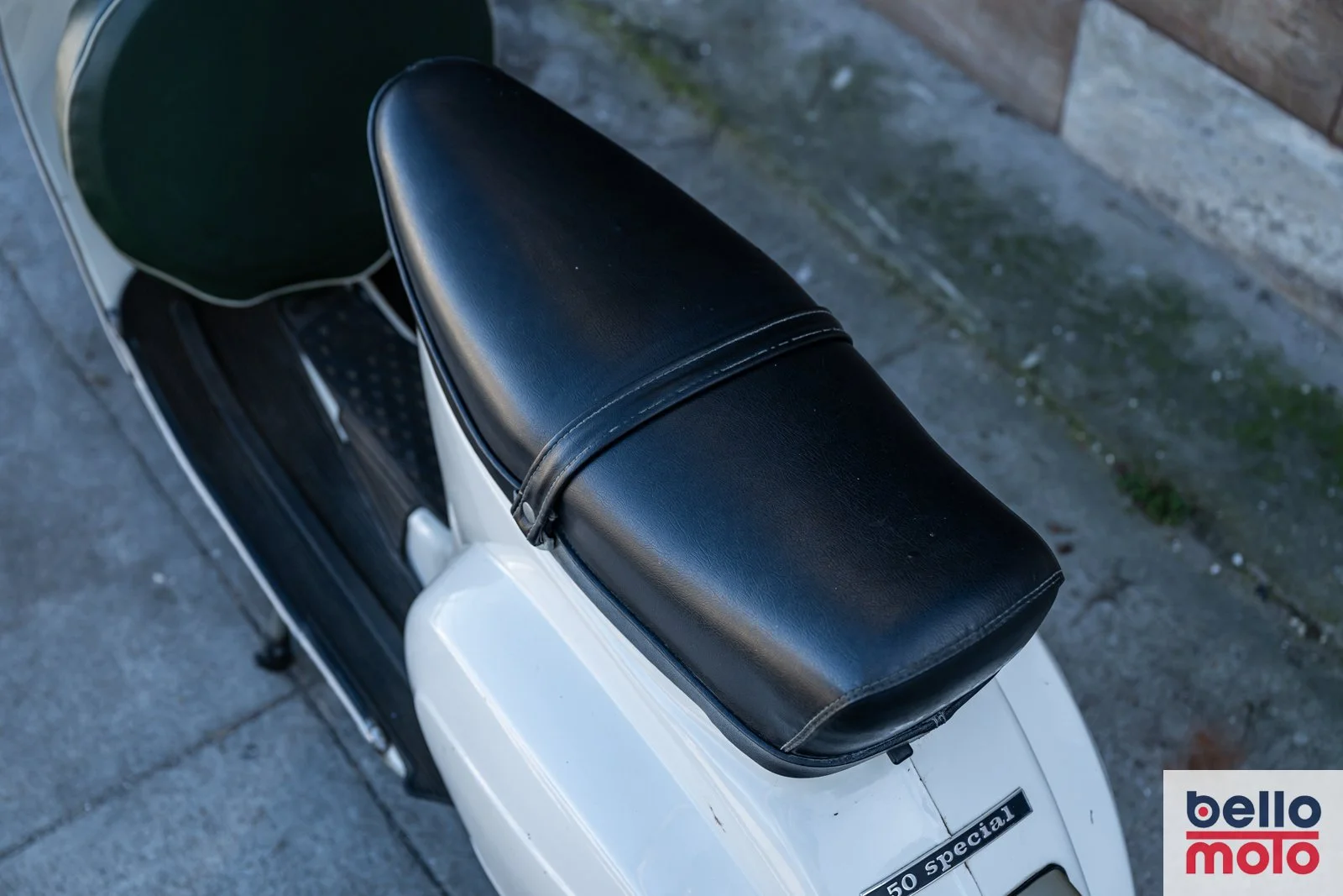 BM473 Vespa 50 Special Bianca_1600px-11.jpg