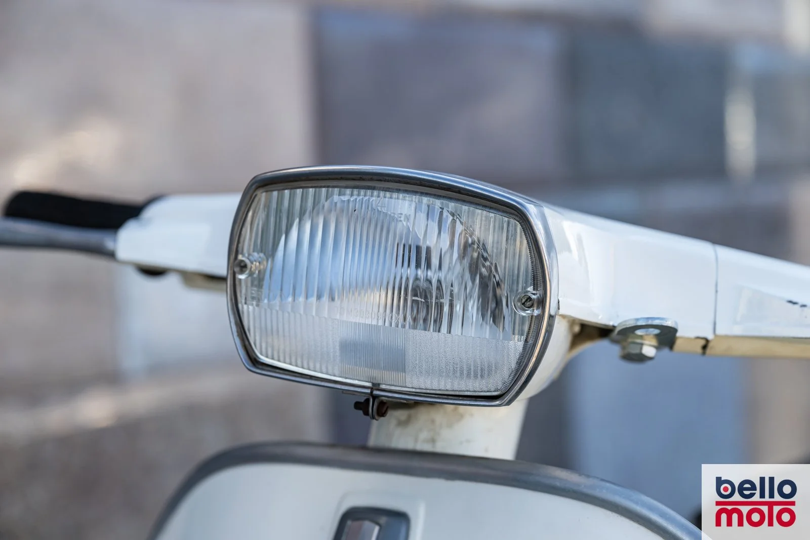 BM473 Vespa 50 Special Bianca_1600px-17.jpg