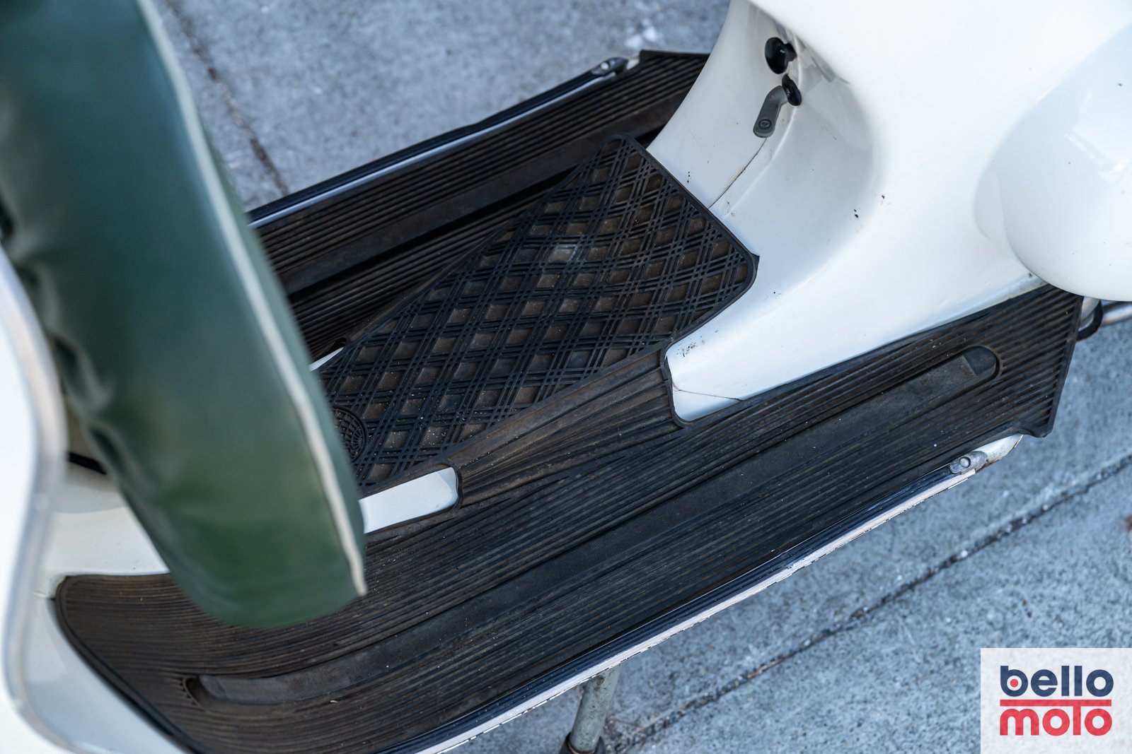 BM473 Vespa 50 Special Bianca_1600px-22.jpg