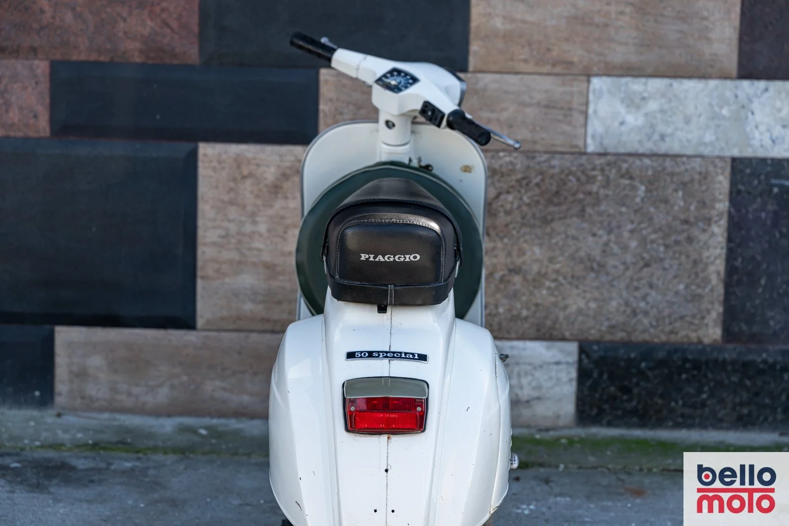 BM473 Vespa 50 Special Bianca_1600px-53.jpg