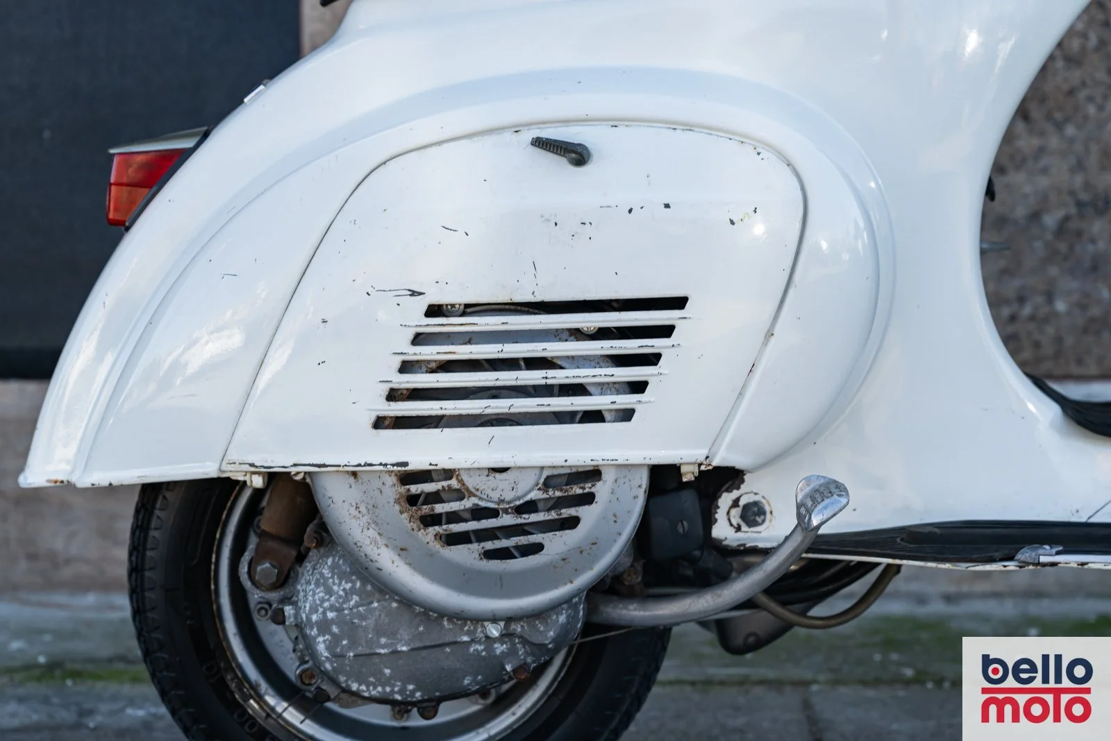 BM473 Vespa 50 Special Bianca_1600px-86.jpg