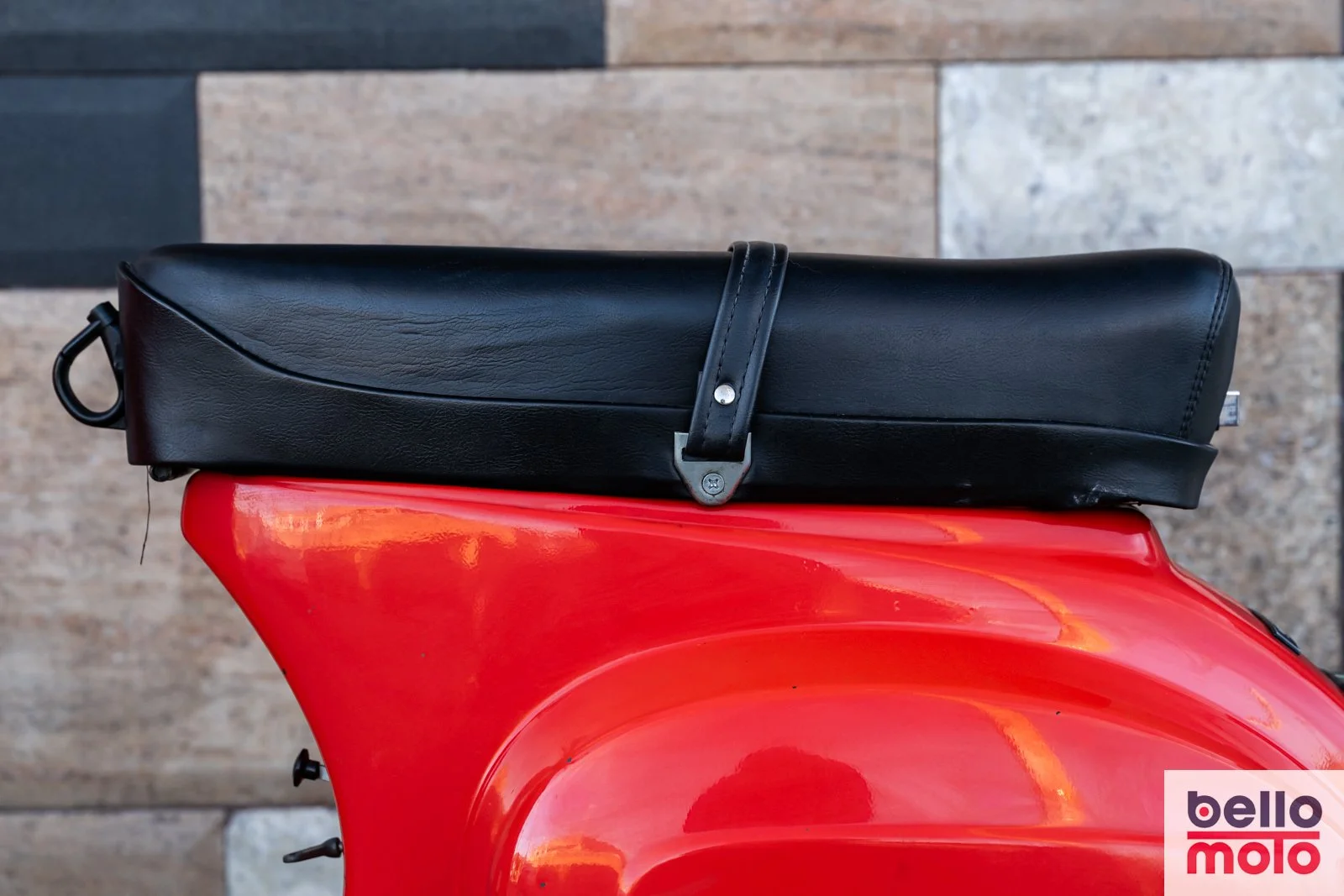 BM474 Vespa 50 Special Rossa_1600px-14.jpg