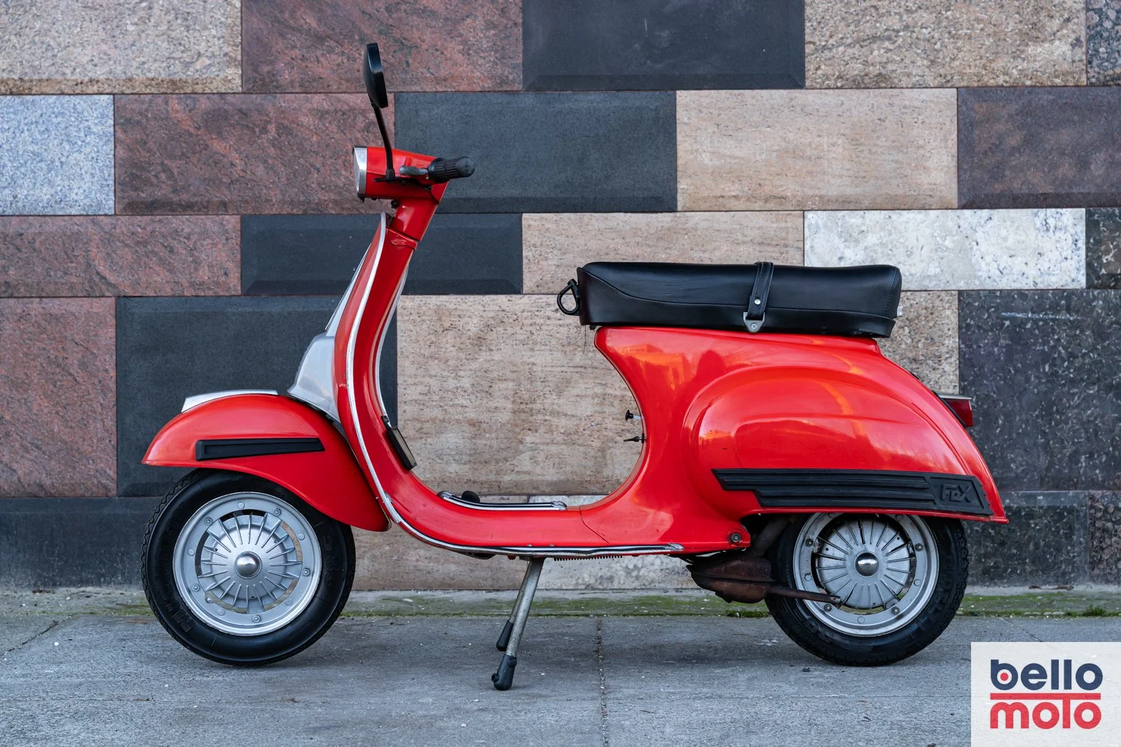BM474 Vespa 50 Special Rossa_1600px-2.jpg