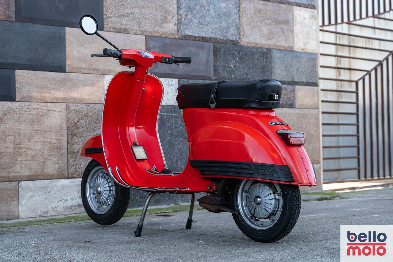 BM474 Vespa 50 Special Rossa_1600px-75.jpg